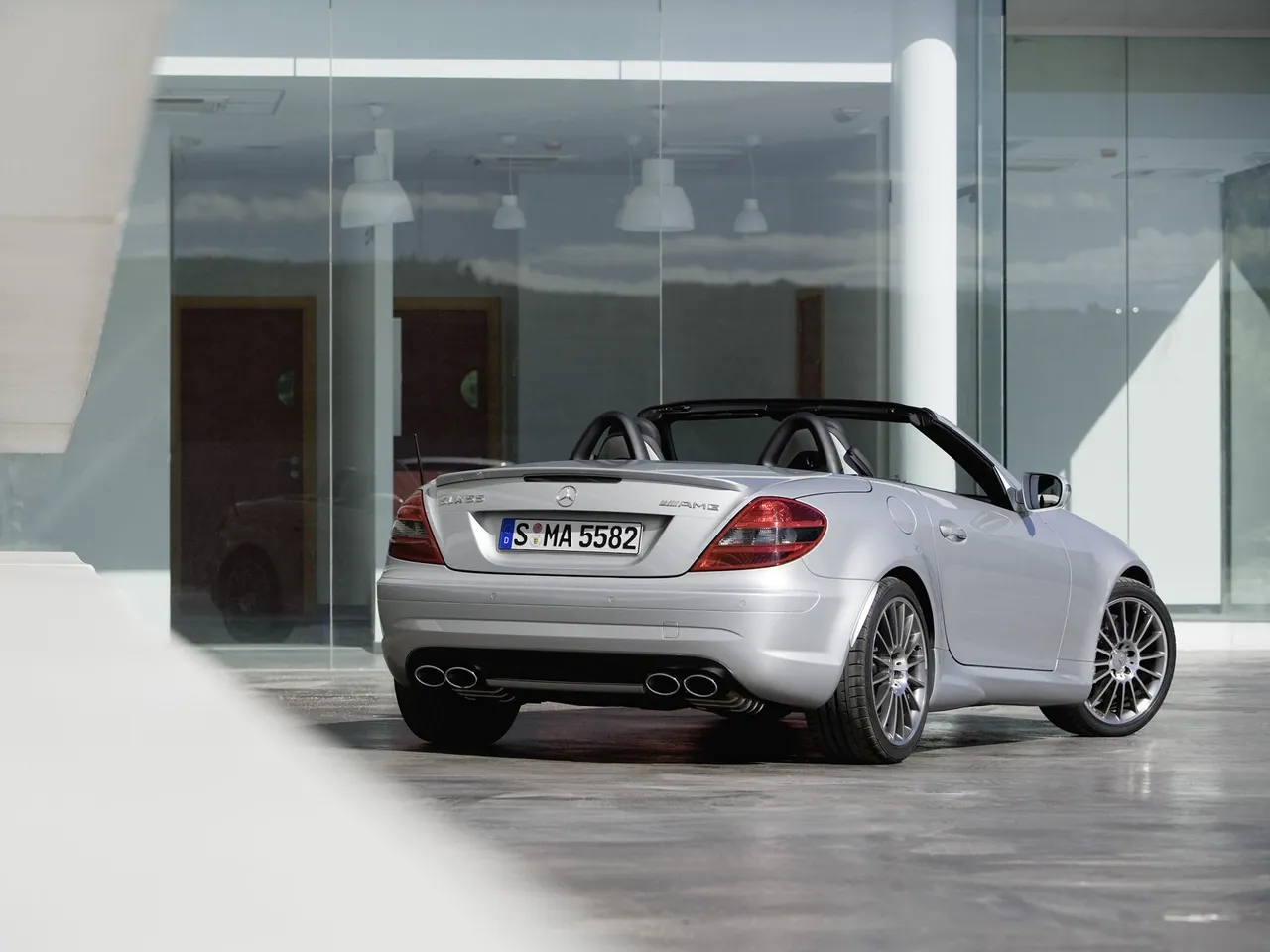 Mercedes-Benz SLK 55 AMG (2008) – zadní tříčtvrteční pohled
