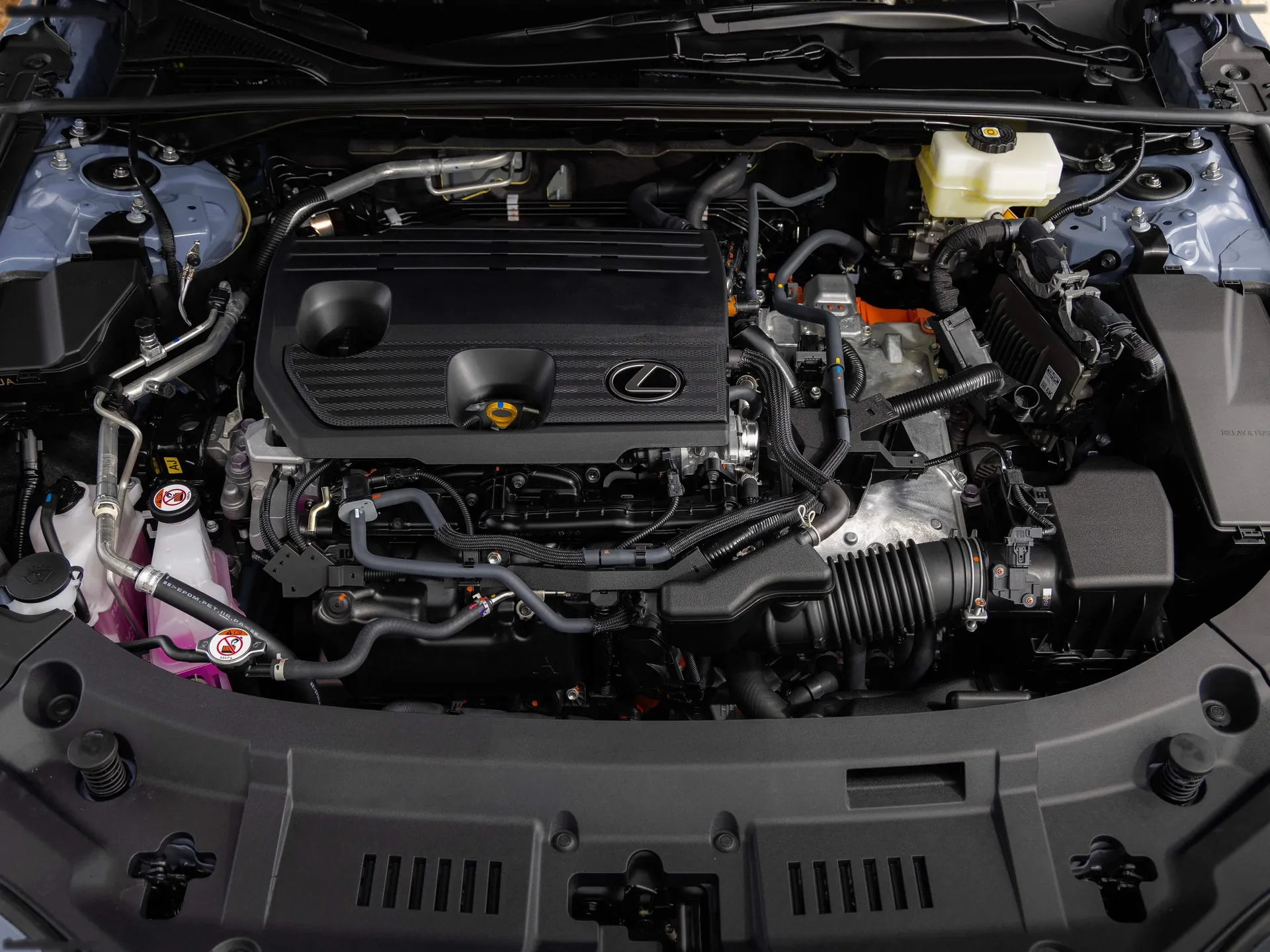 Lexus ES 350h (2026) – motorový prostor