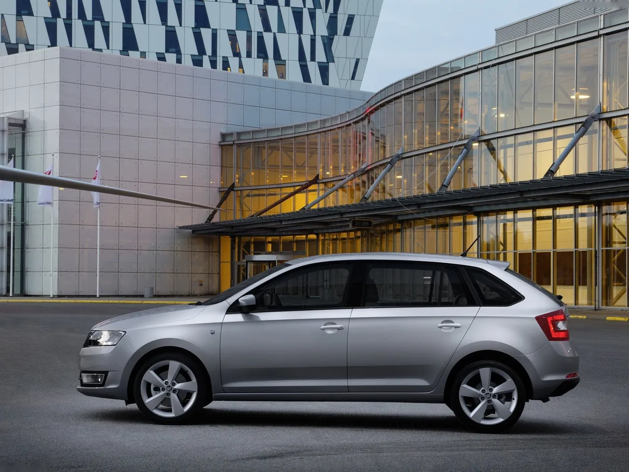 Skoda Rapid Spaceback (2014) – boční profil