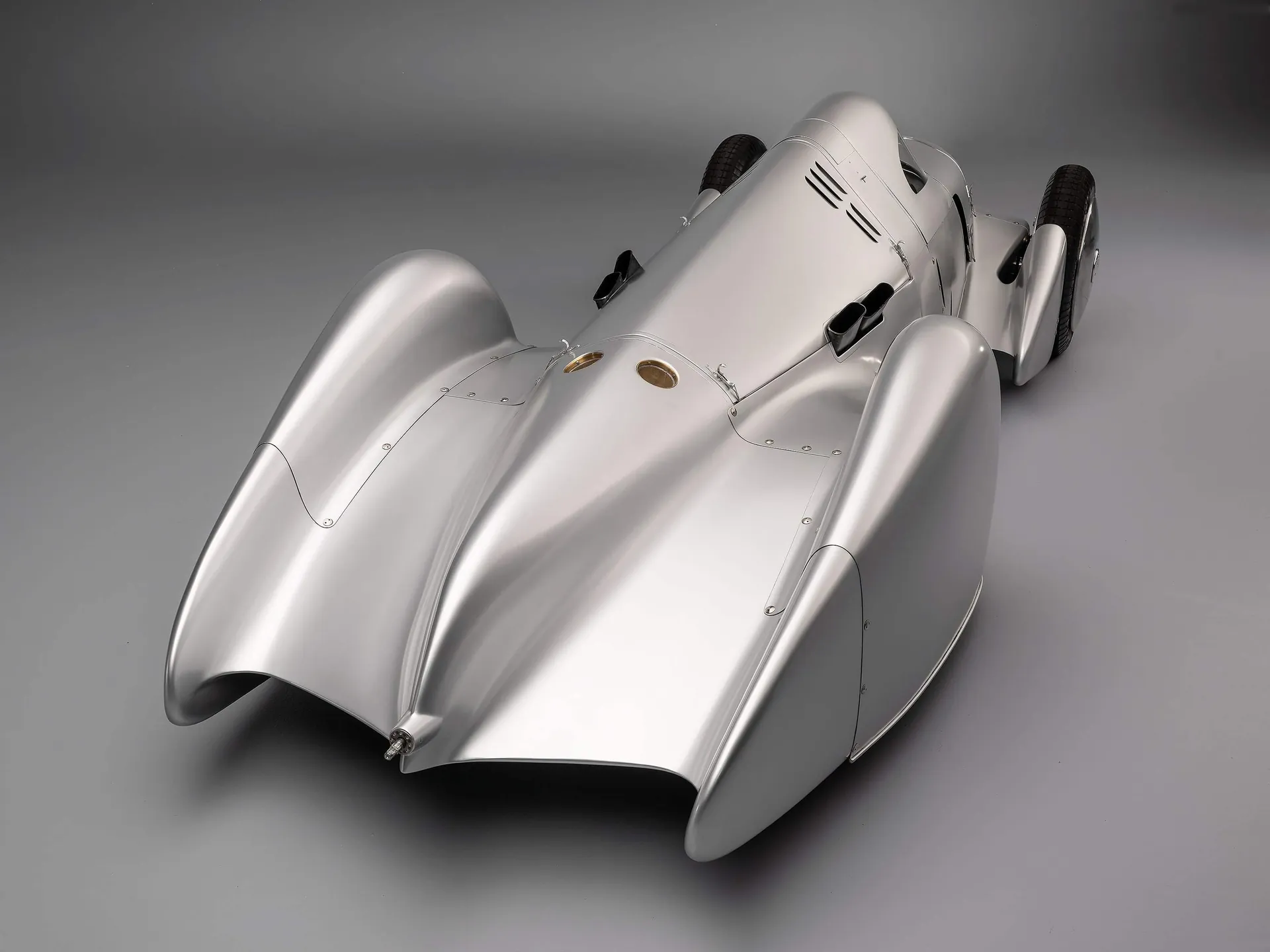 Audi Auto Union Lucca (2026) – zadní tříčtvrteční pohled