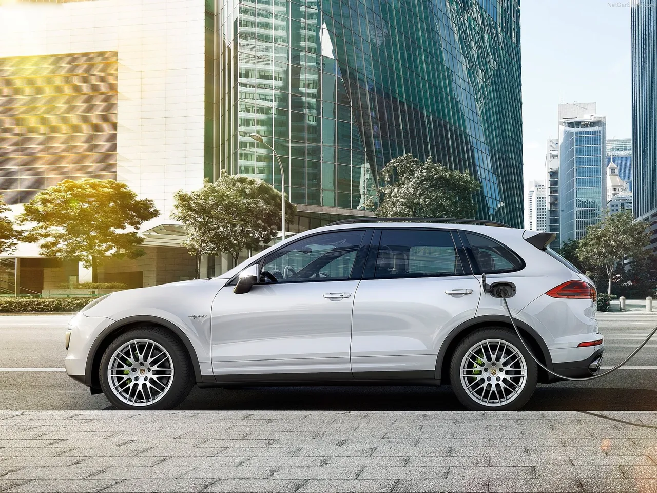 Porsche Cayenne (2015) – boční profil