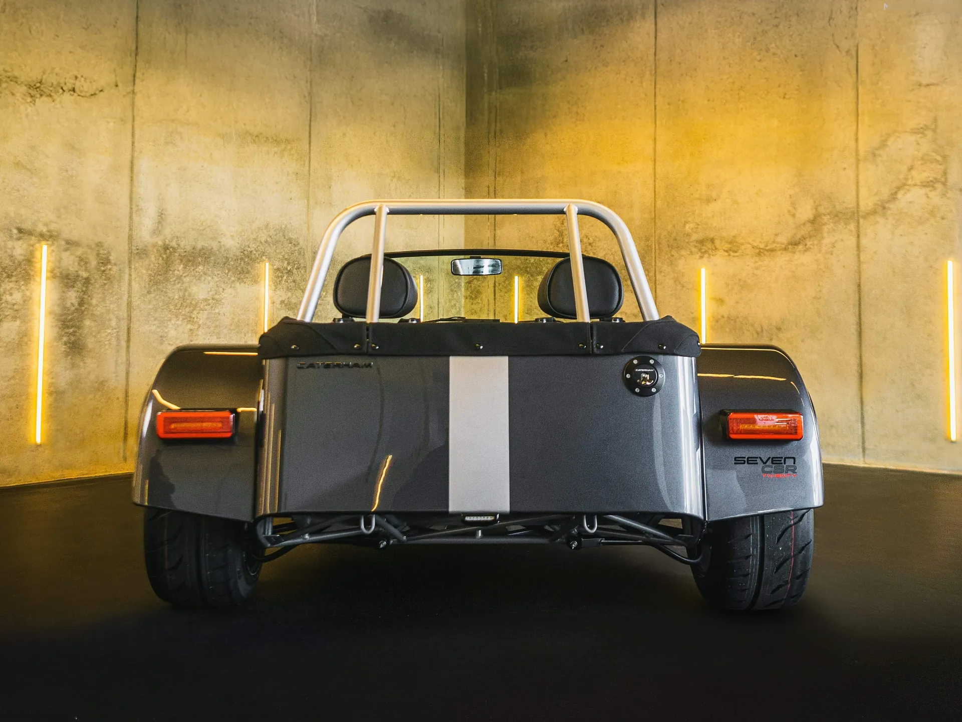 Caterham Seven CSR Twenty (2025) – zezadu
