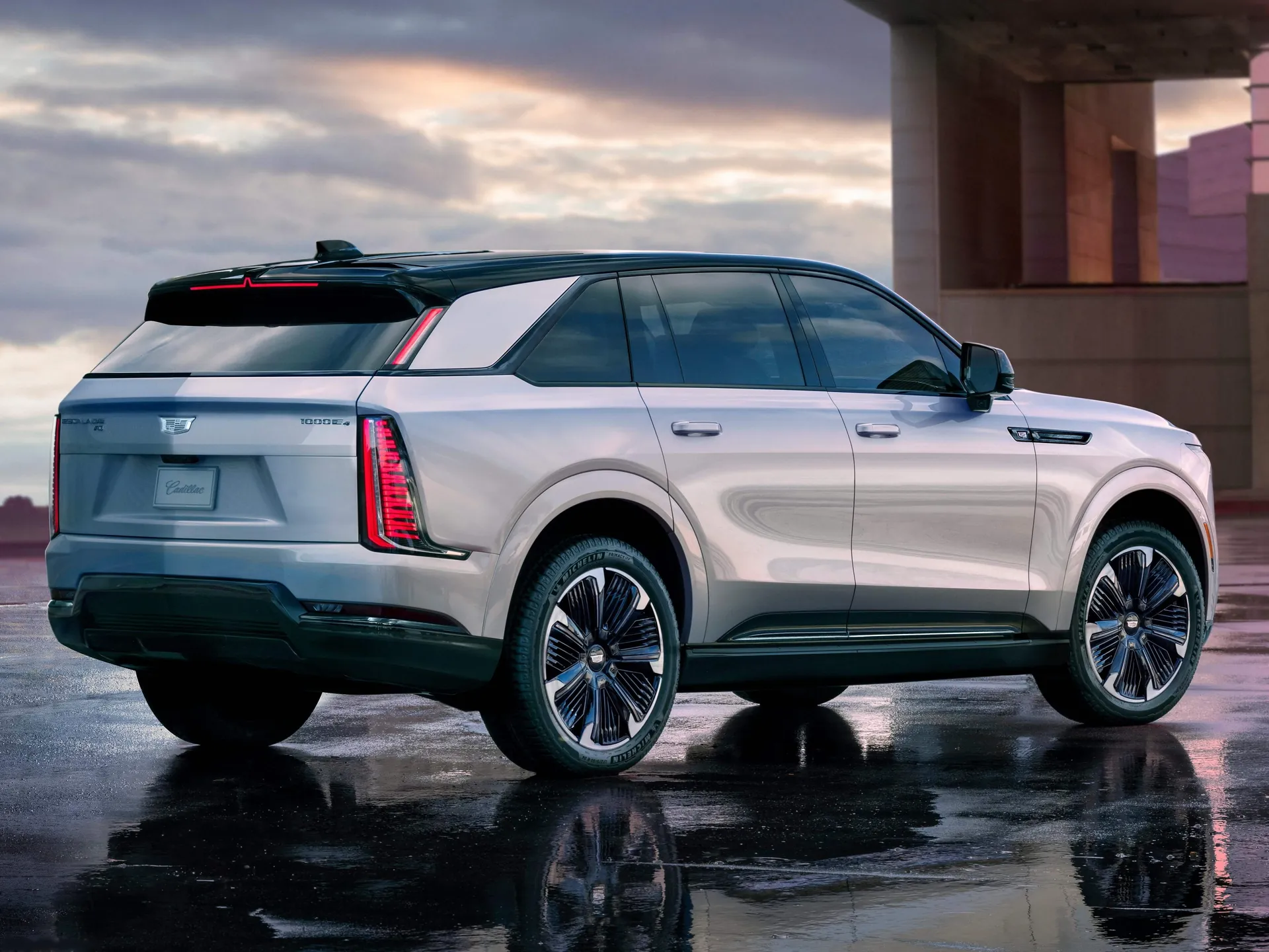 Cadillac Escalade IQ (2025) – zadní tříčtvrteční pohled