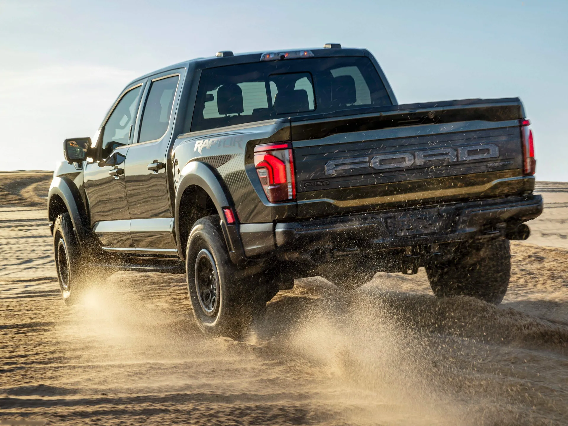 Ford F-150 Raptor (2024) – zadní tříčtvrteční pohled