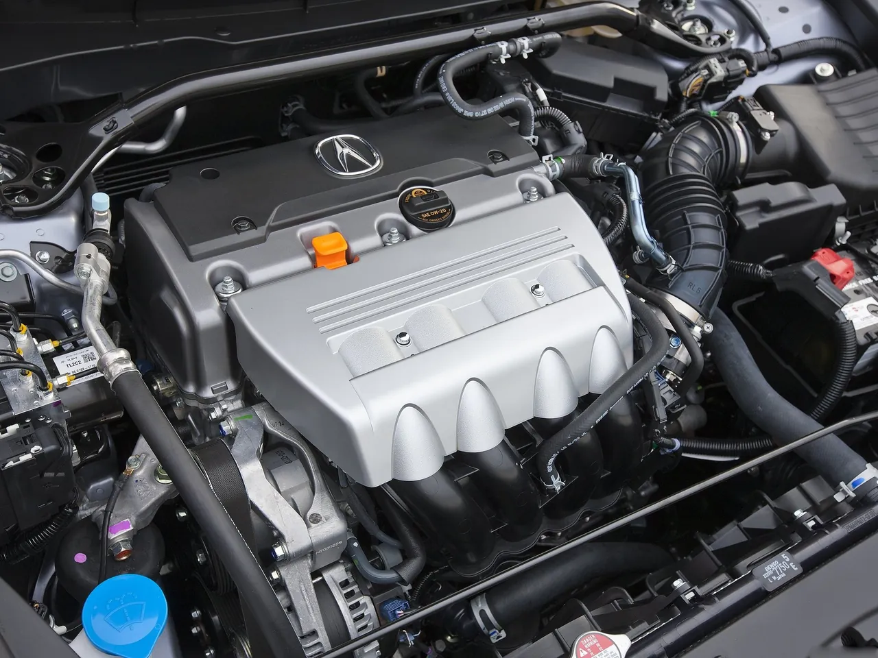 Acura TSX Sedan (2011) – motorový prostor
