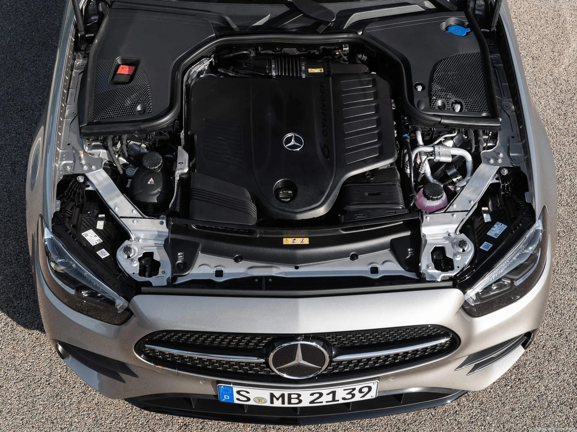 Mercedes-Benz E-Class (2021) – motorový prostor