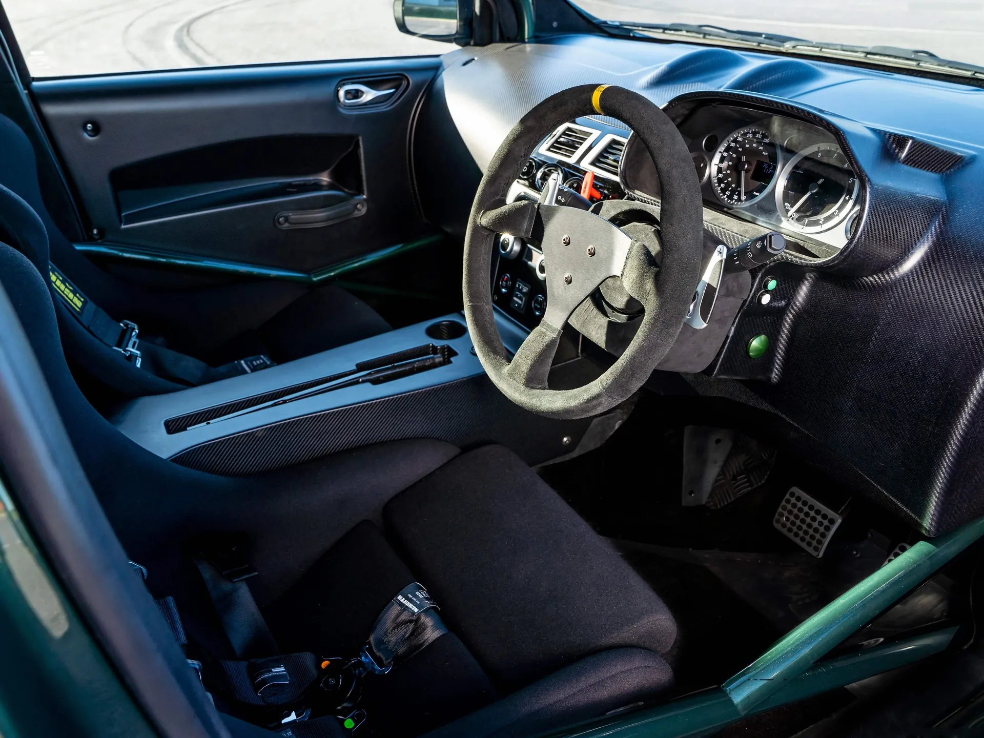 Aston Martin V8 Cygnet Concept (2018) – interiér