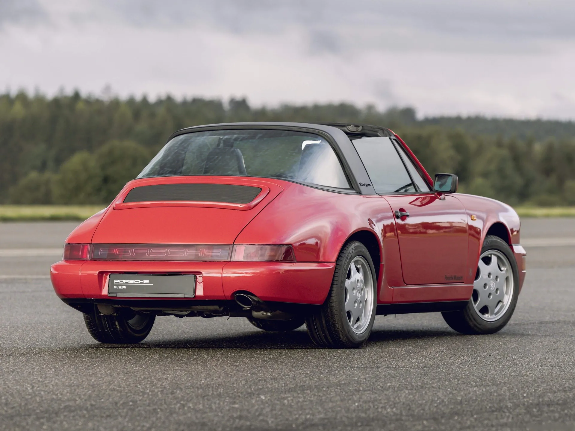 Porsche 911 Targa (1989) – zadní tříčtvrteční pohled