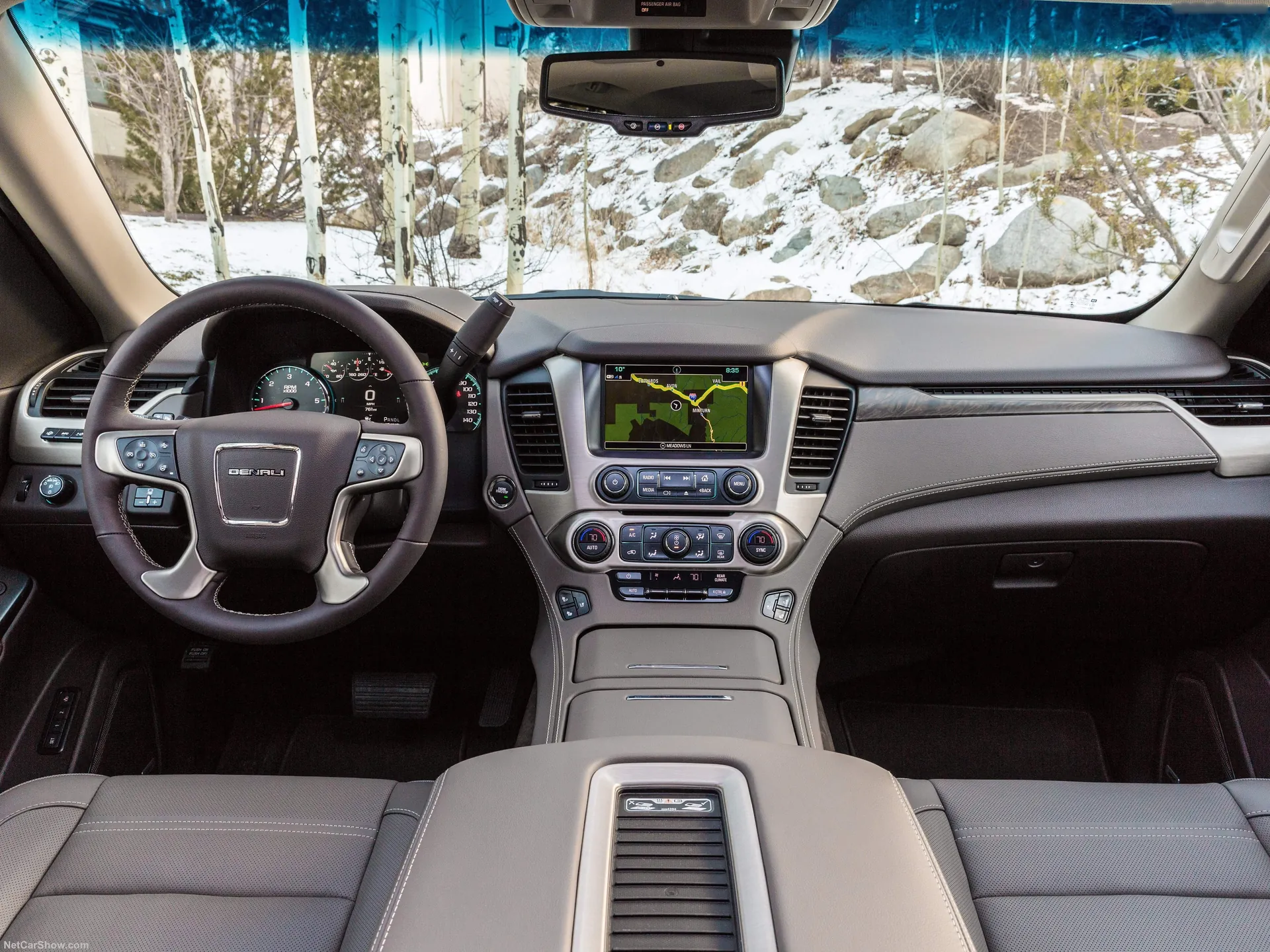 GMC Yukon Denali (2018) – interiér