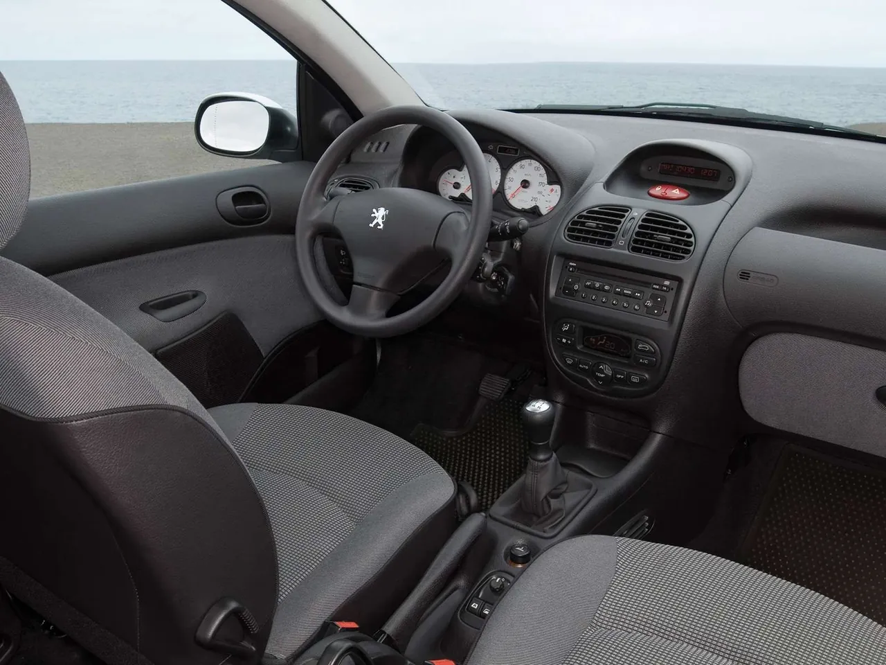 Peugeot 206 Sedan (2006) – interiér