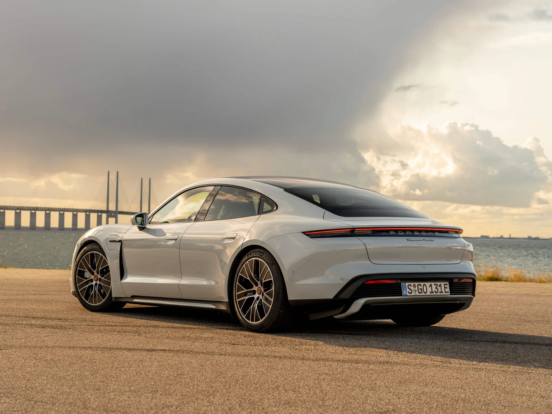 Porsche Taycan Turbo (2020) – zadní tříčtvrteční pohled