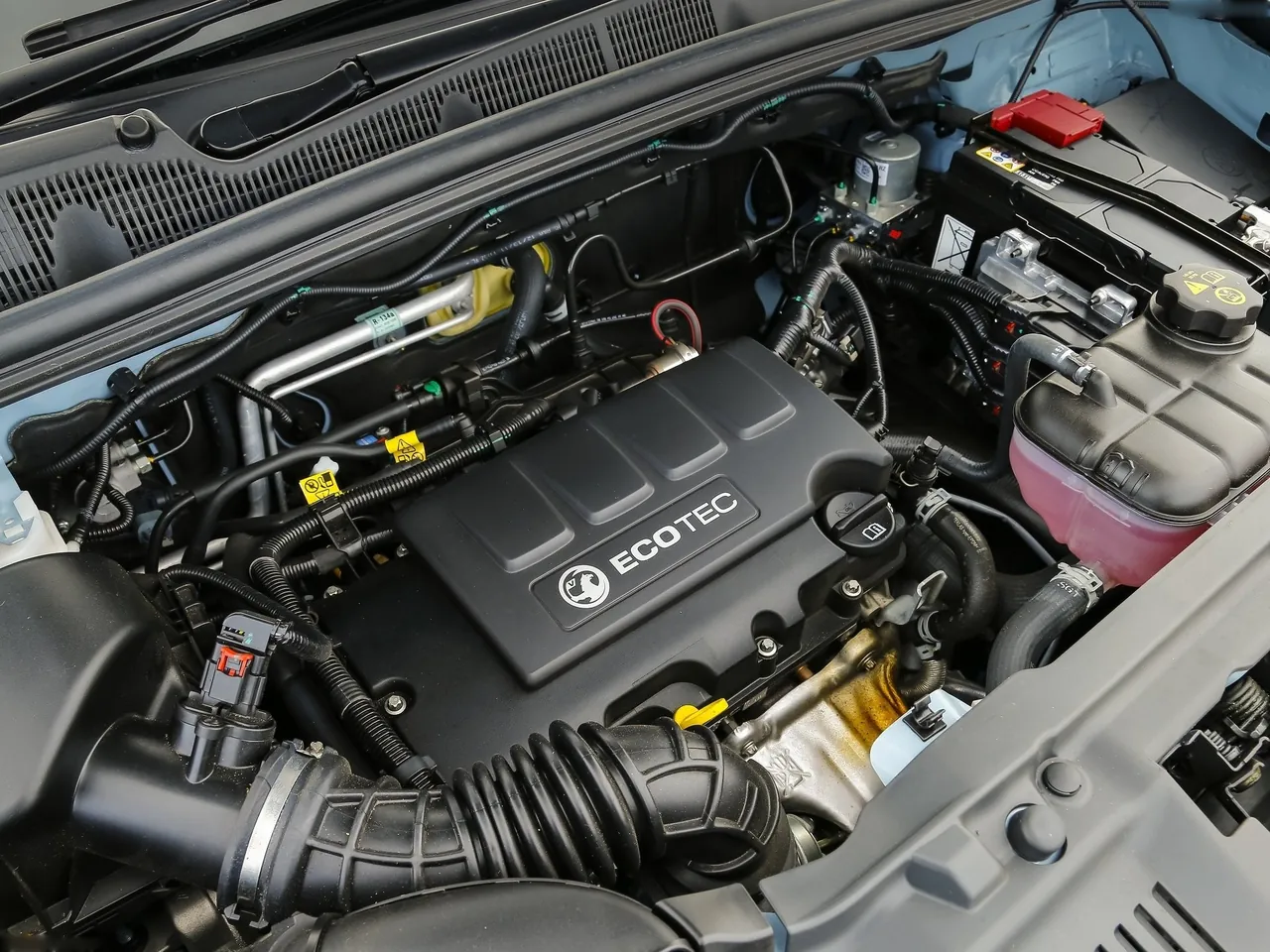 Vauxhall Mokka (2013) – motorový prostor