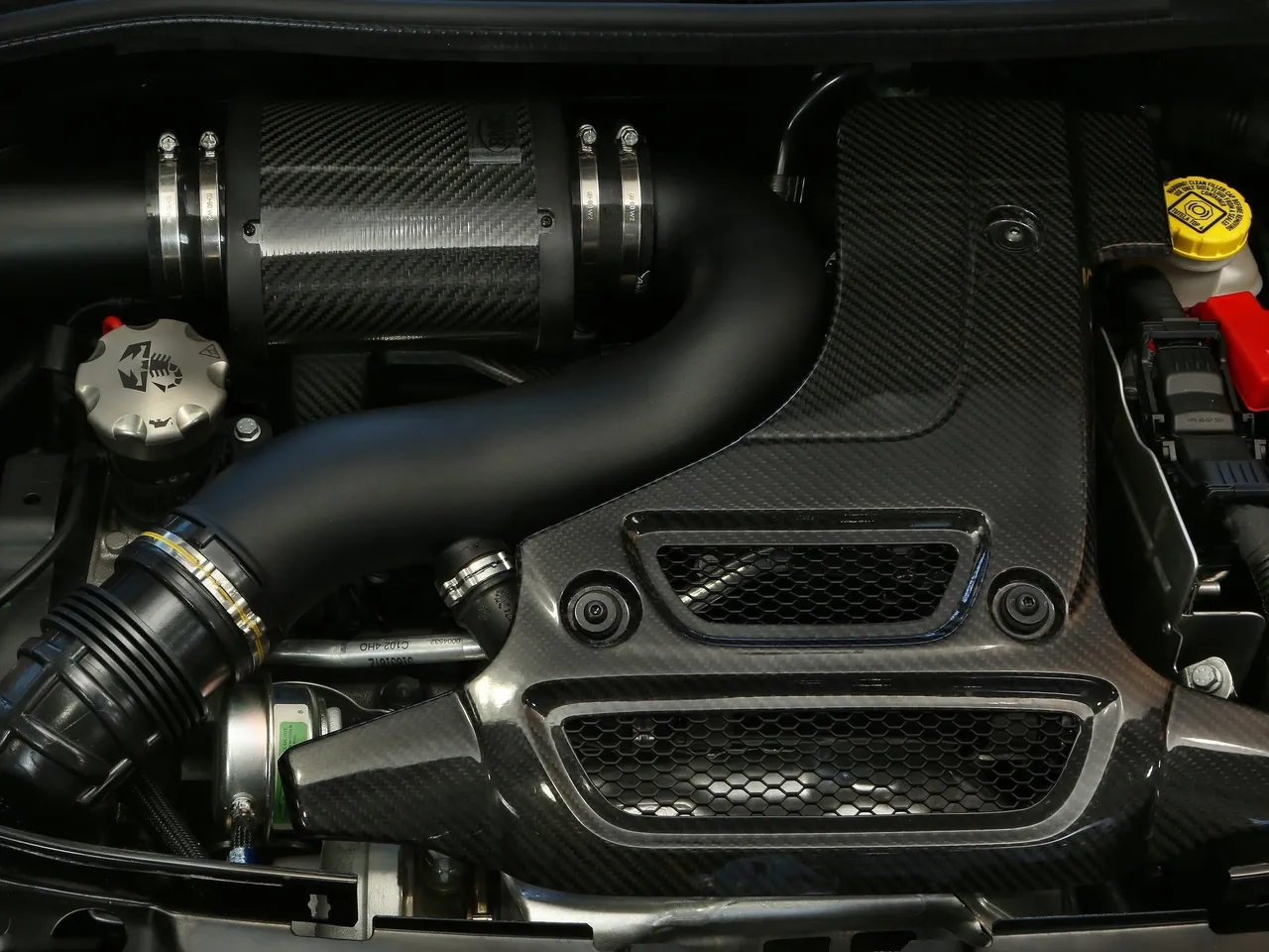 Fiat 695 Abarth Biposto (2015) – motorový prostor