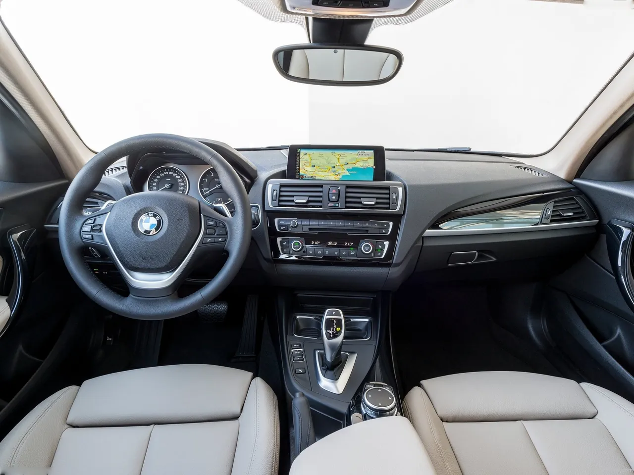 BMW 1-Series Urban Line (2016) – interiér