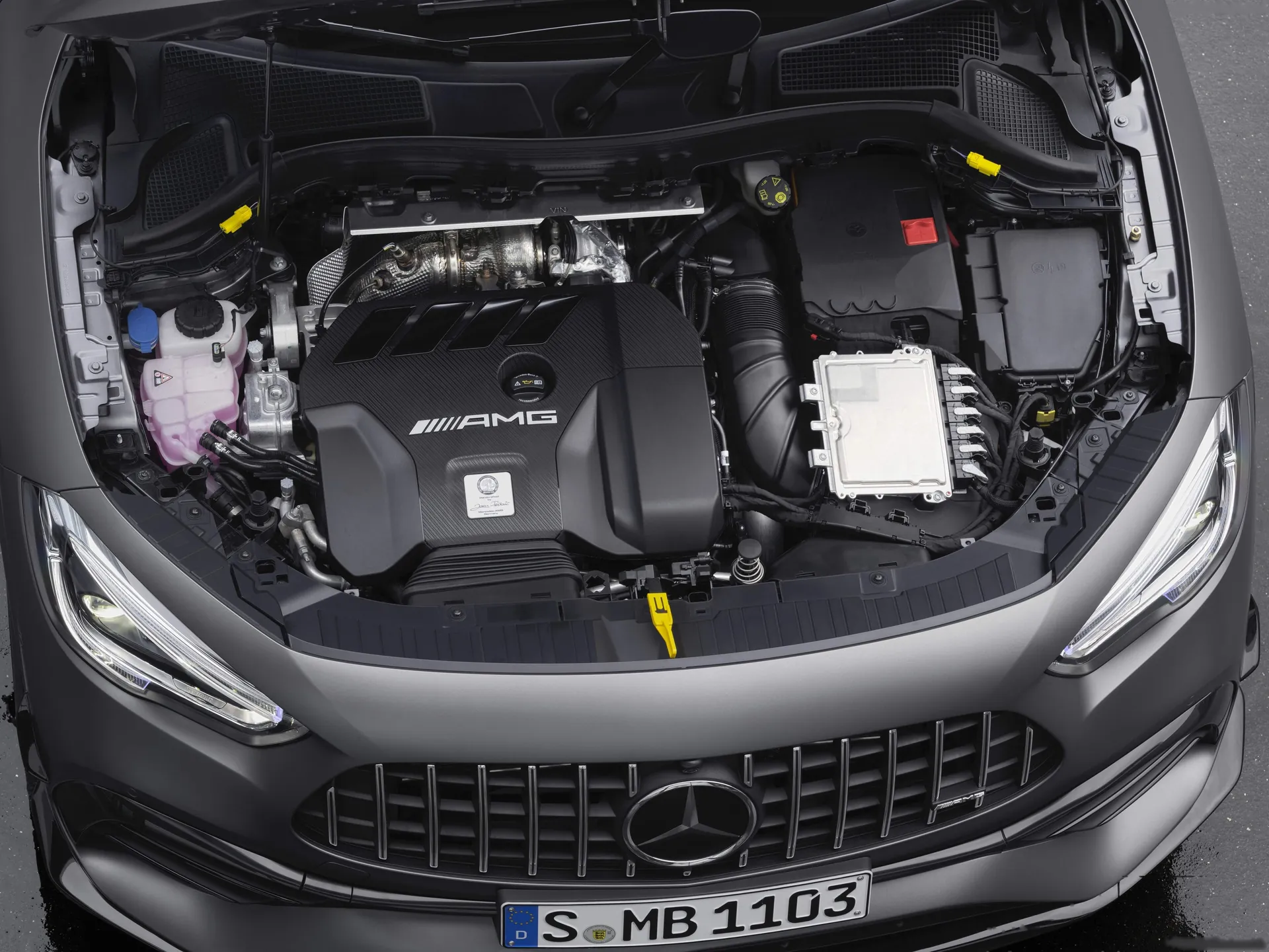 Mercedes-Benz GLA45 S AMG (2021) - Engine Bay