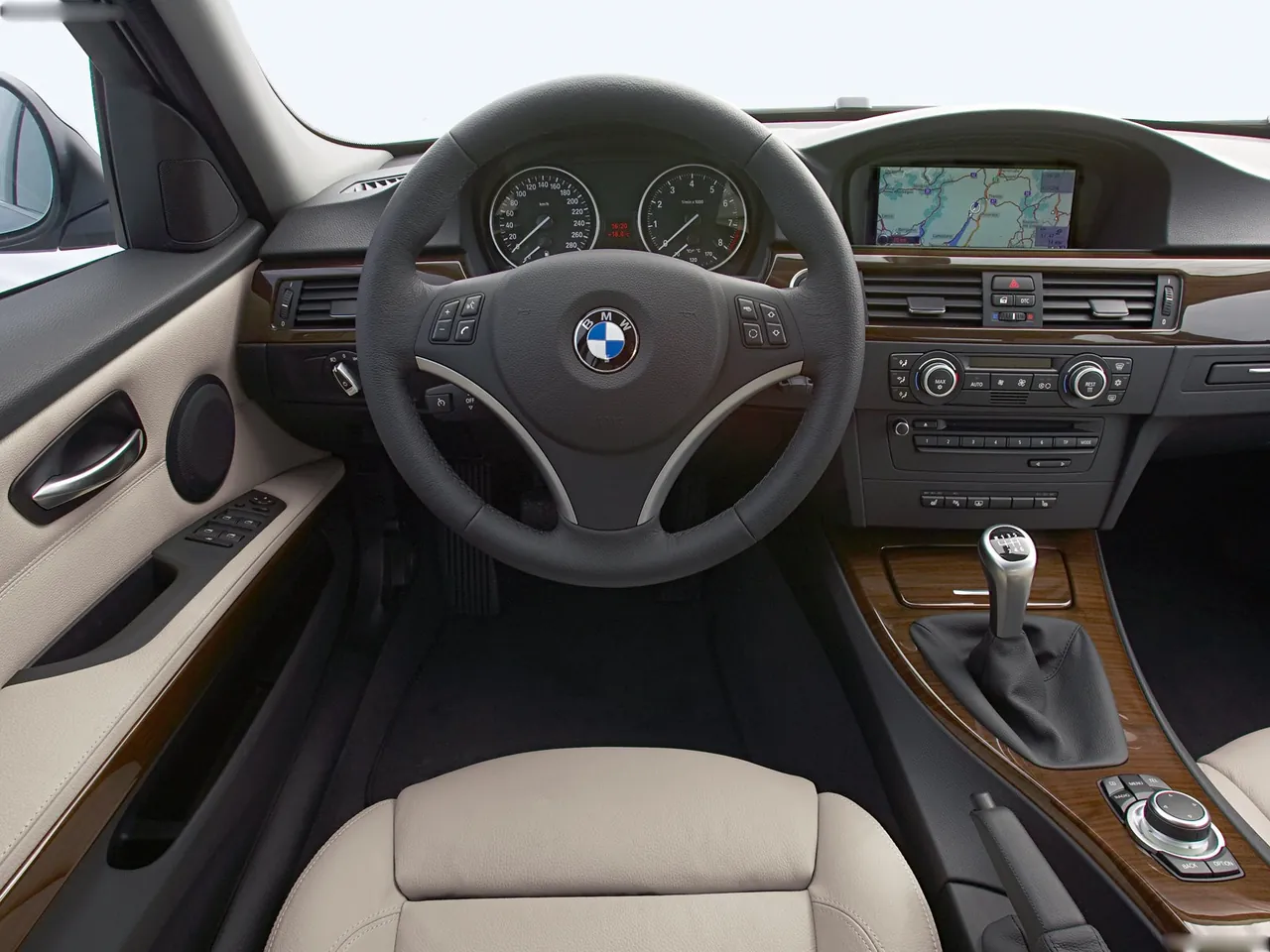 BMW 3-Series (2009) – interiér