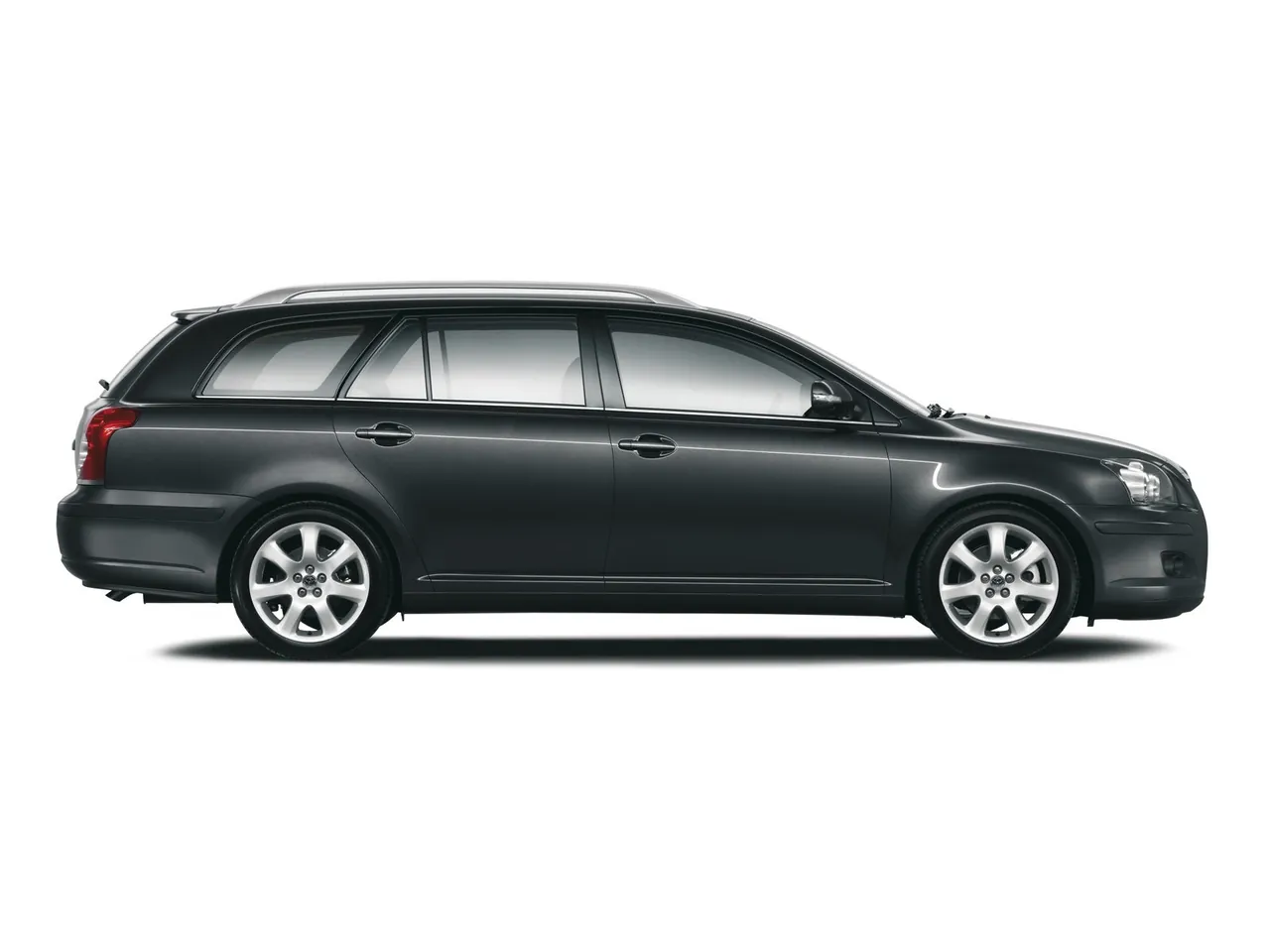 Toyota Avensis Wagon (2007) – boční profil