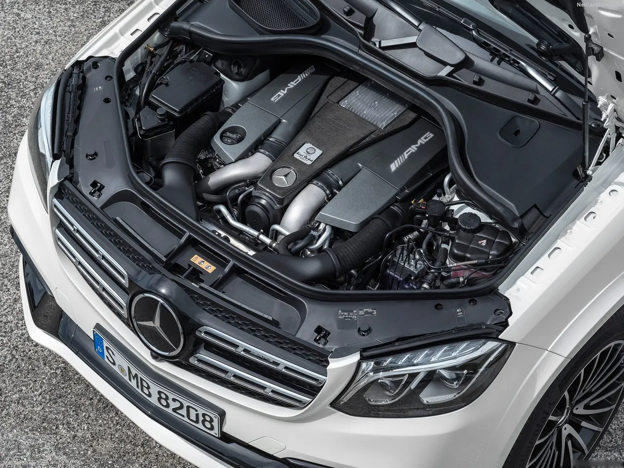 Mercedes-Benz GLS63 AMG (2017) - Engine Bay