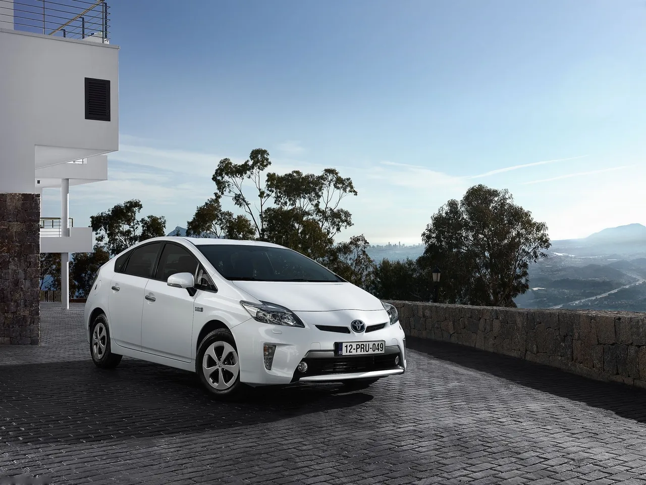Toyota Prius Plug-in Hybrid (2013)