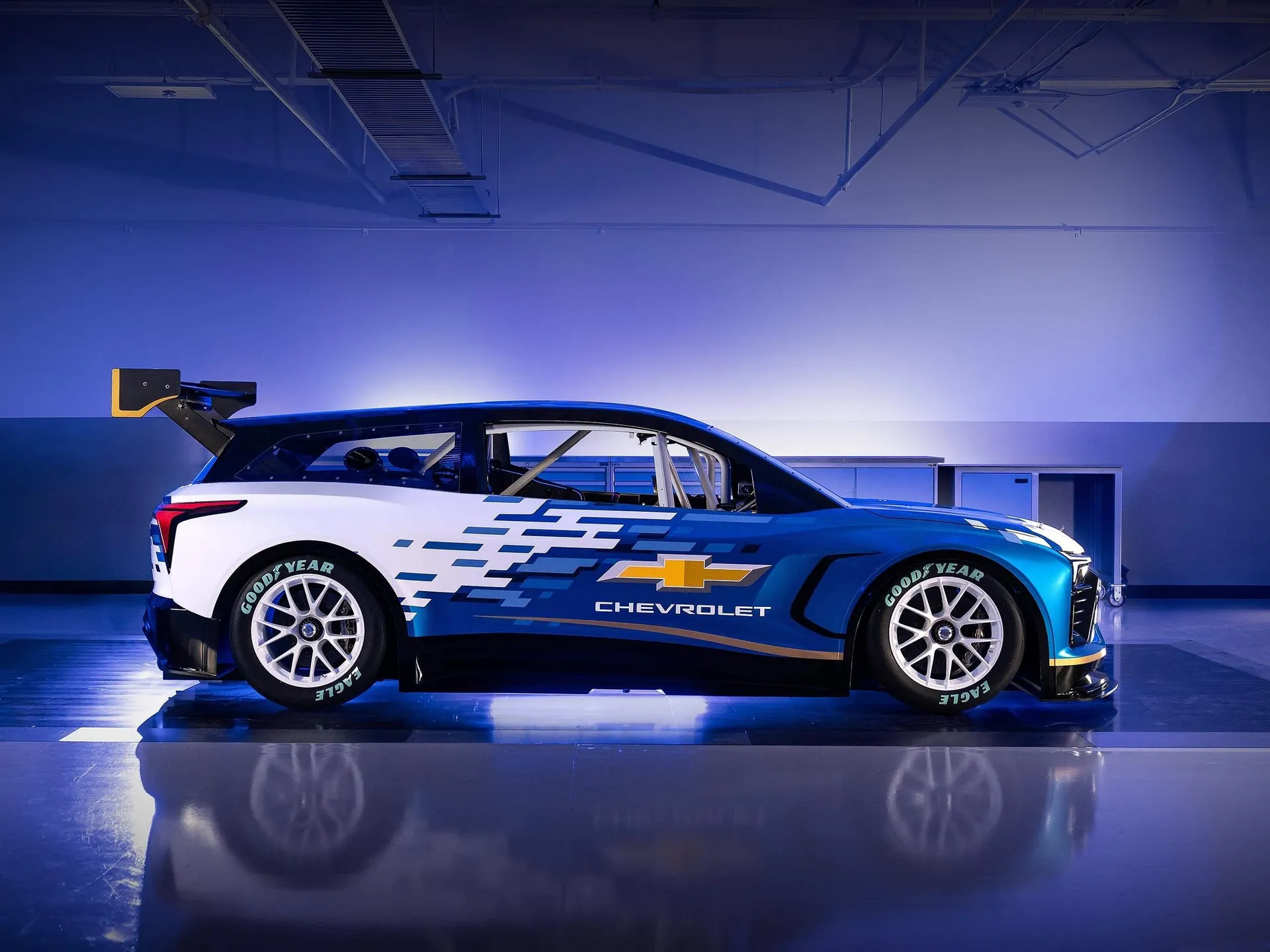 Chevrolet Blazer EV.R NASCAR Concept (2025) – boční profil