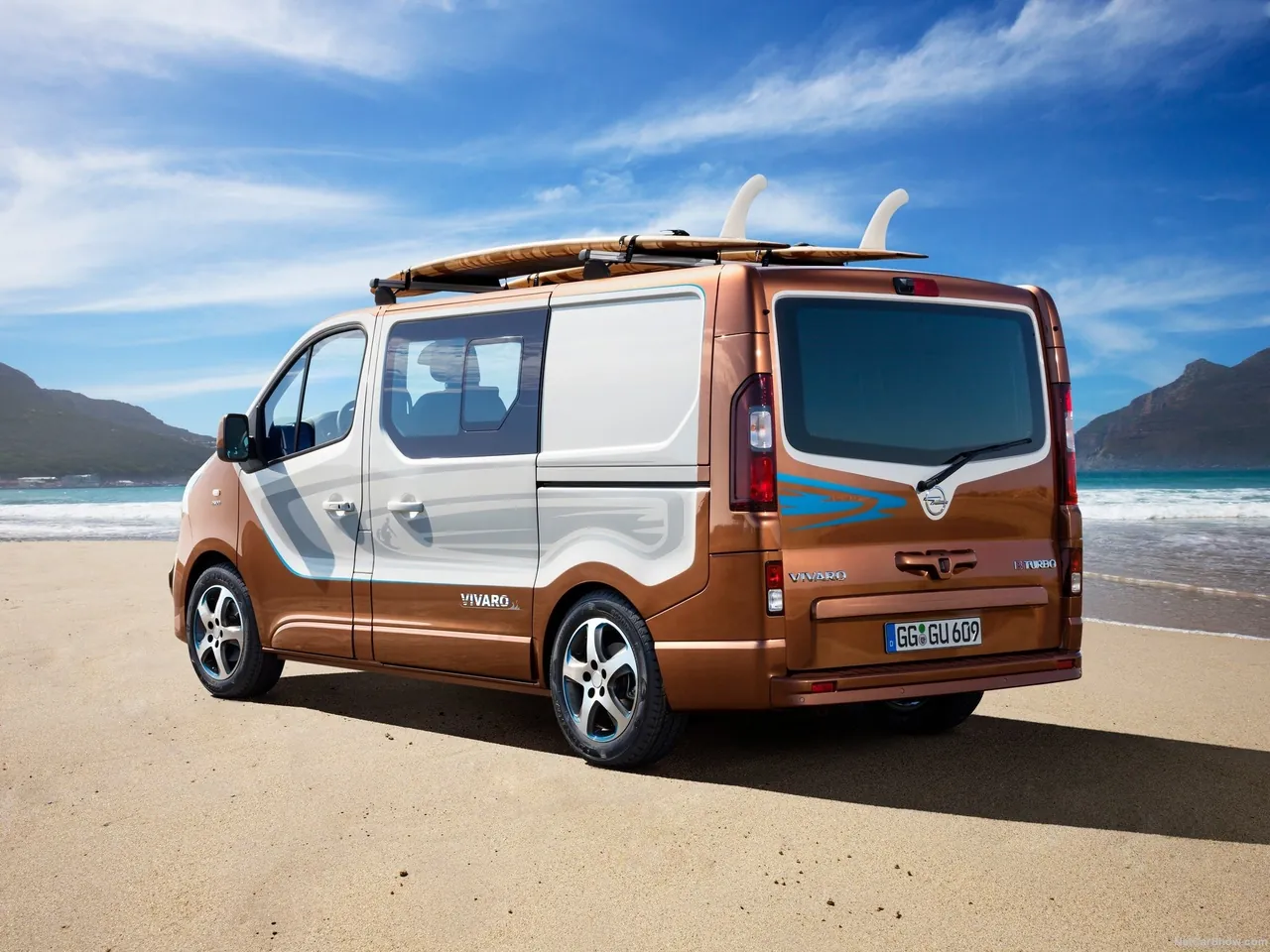 Opel Vivaro Surf Concept (2015) – zadní tříčtvrteční pohled