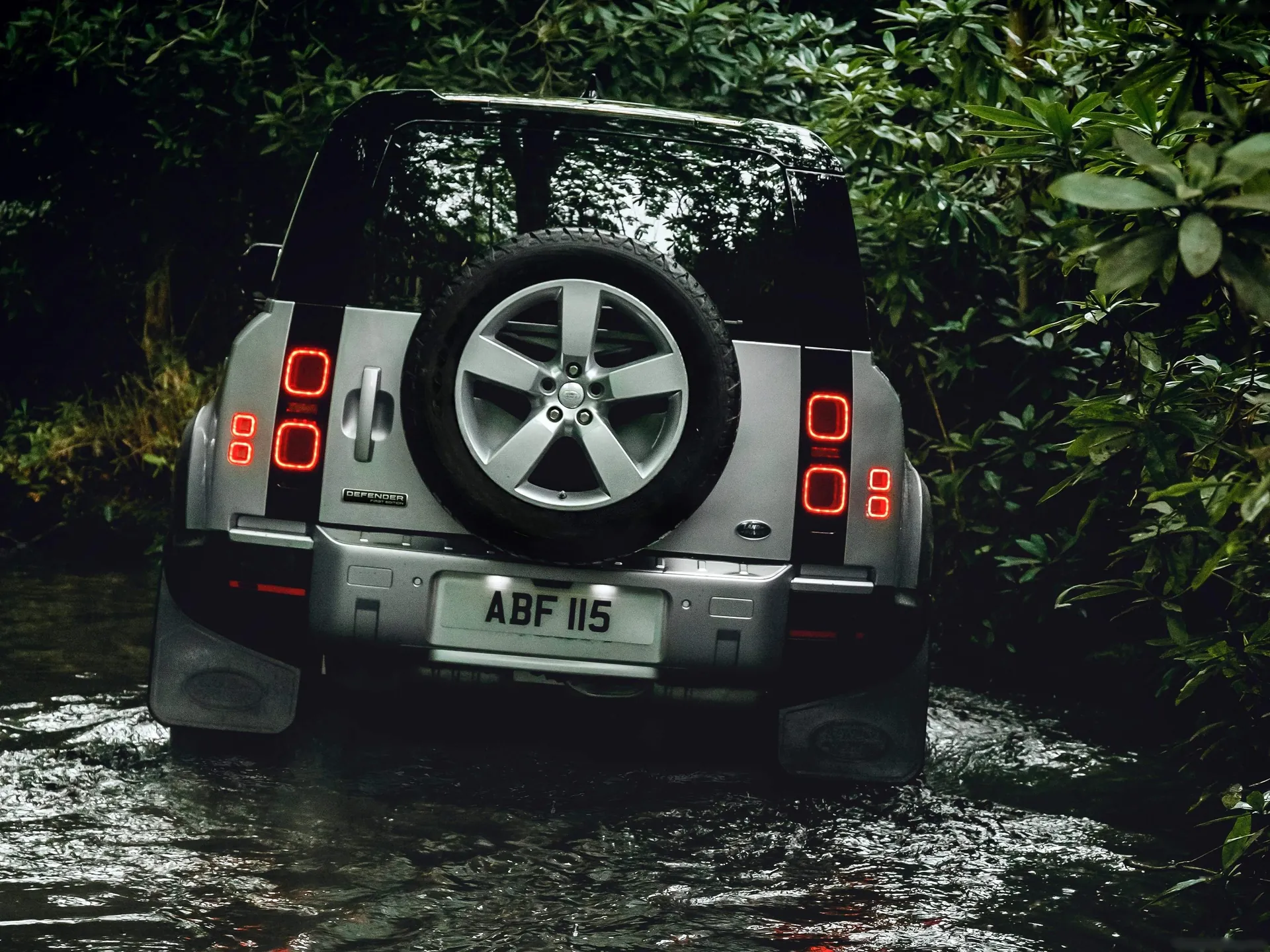 Land Rover Defender 110 (2020) - Rear