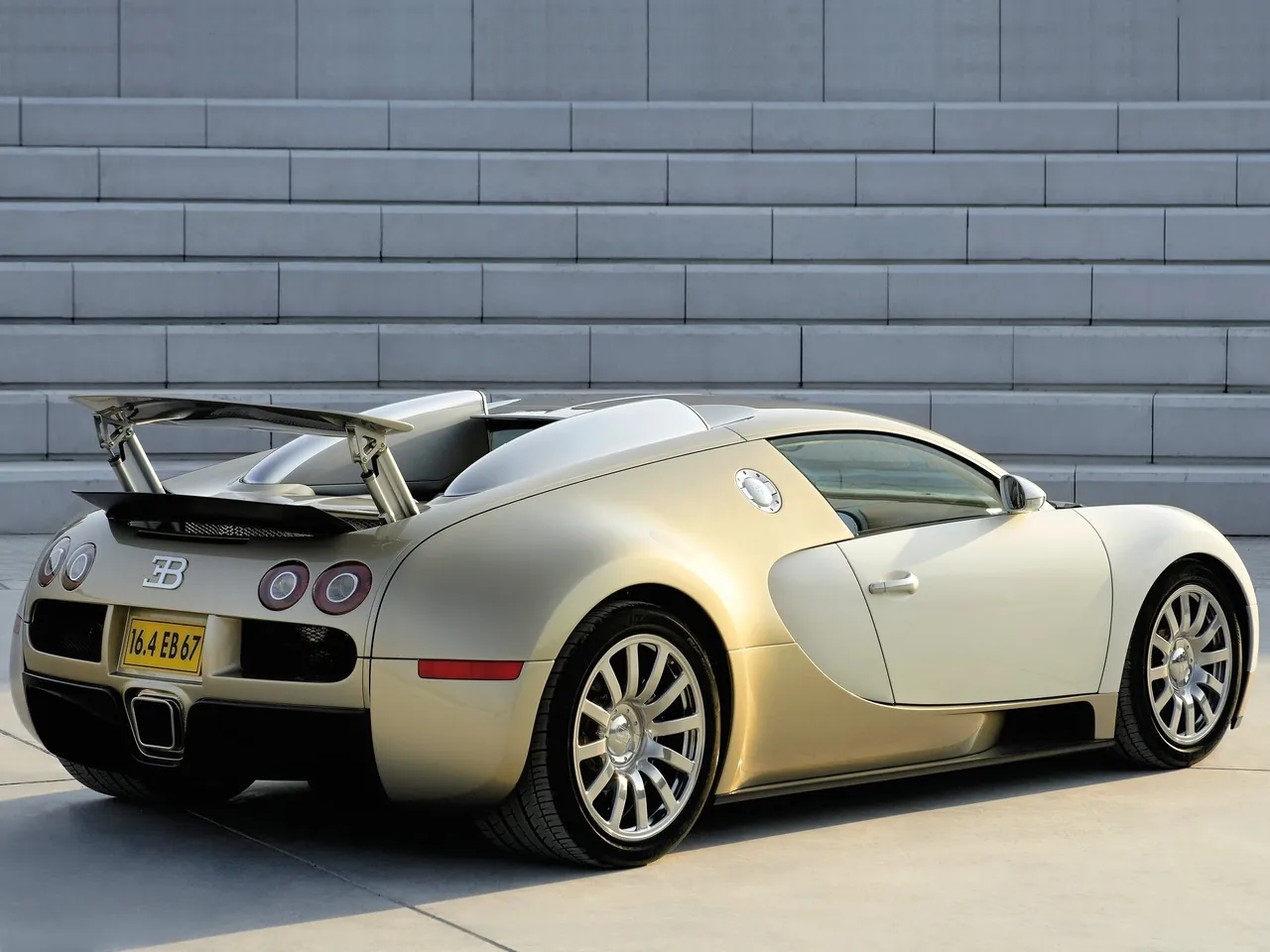Bugatti Veyron (2009) – zadní tříčtvrteční pohled