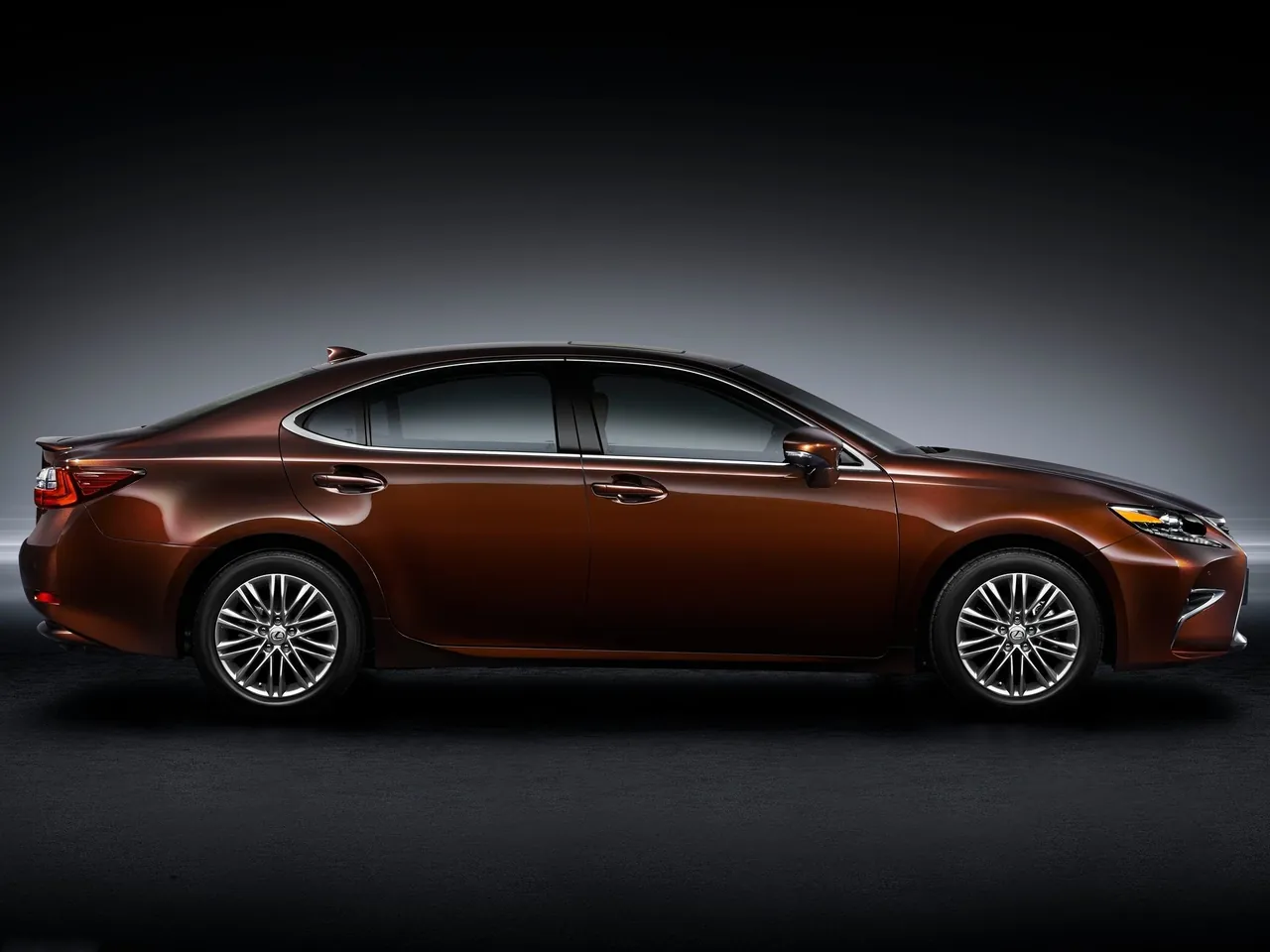 Lexus ES (2016) – boční profil