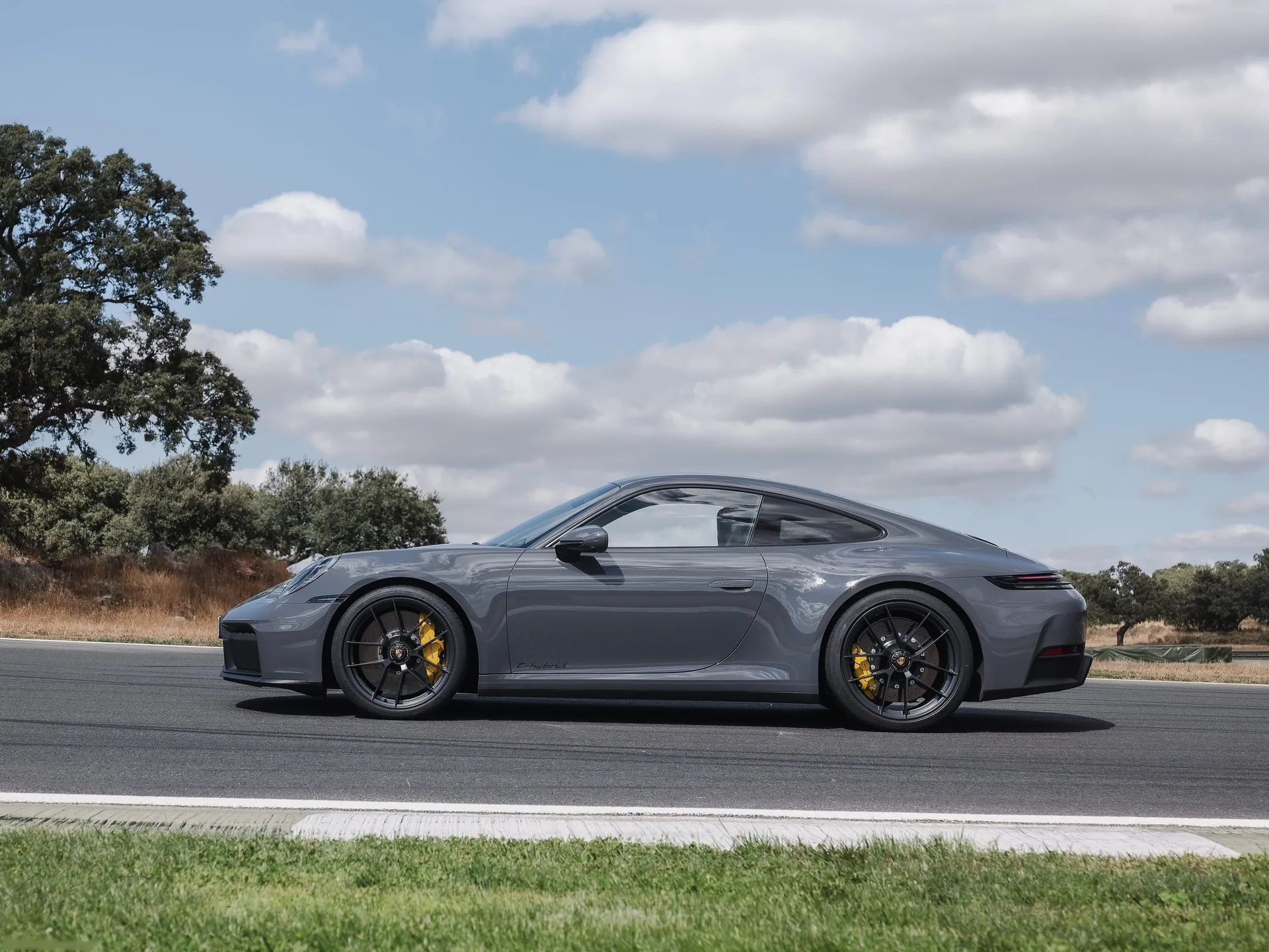 Porsche 911 Carrera GTS (2025) – boční profil