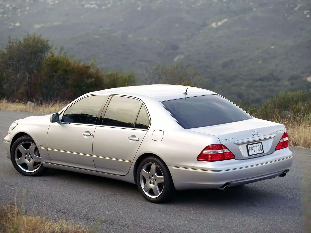 Lexus LS430 (2004) – zadní tříčtvrteční pohled