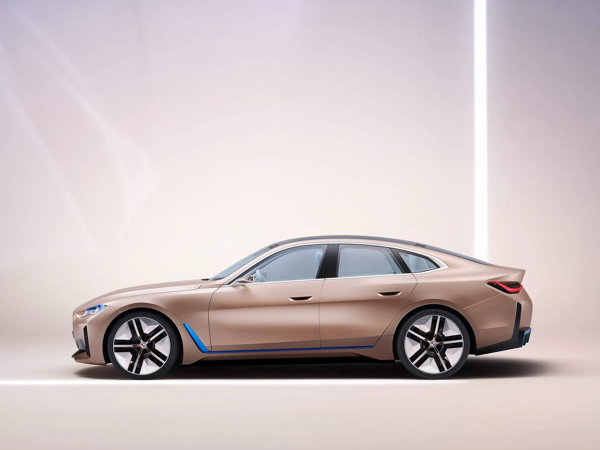 BMW i4 Concept (2020) – boční profil