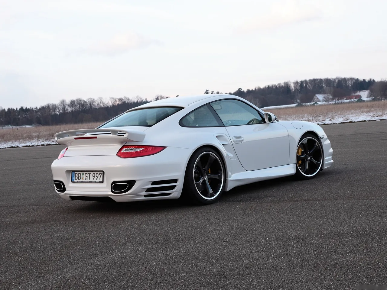 TechArt Porsche 911 Turbo (2010) – zadní tříčtvrteční pohled