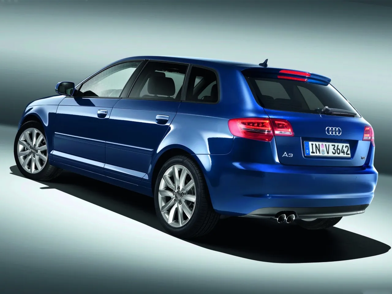 Audi A3 Sportback (2011) – zadní tříčtvrteční pohled