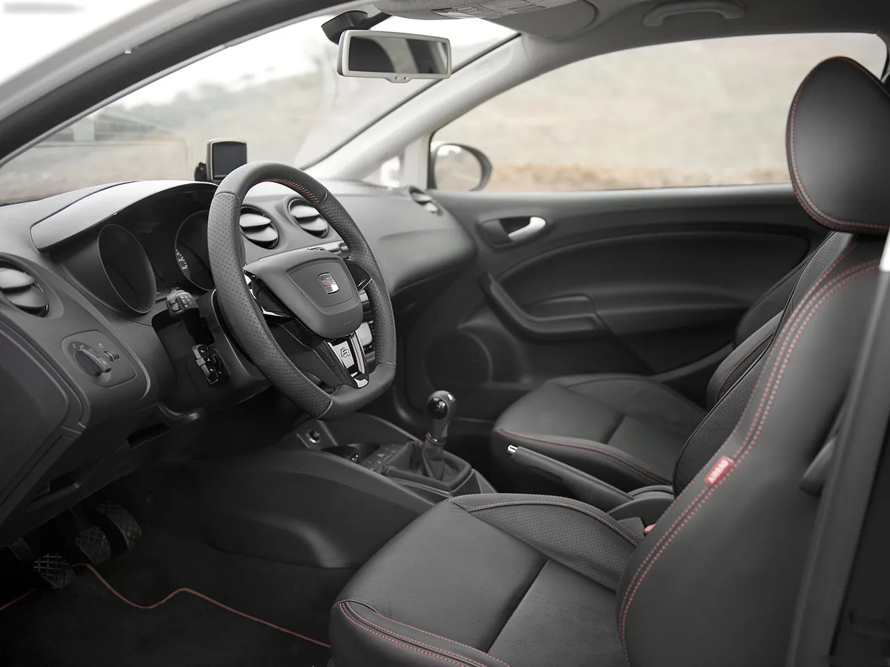 Seat Ibiza FR TDI (2010) – interiér