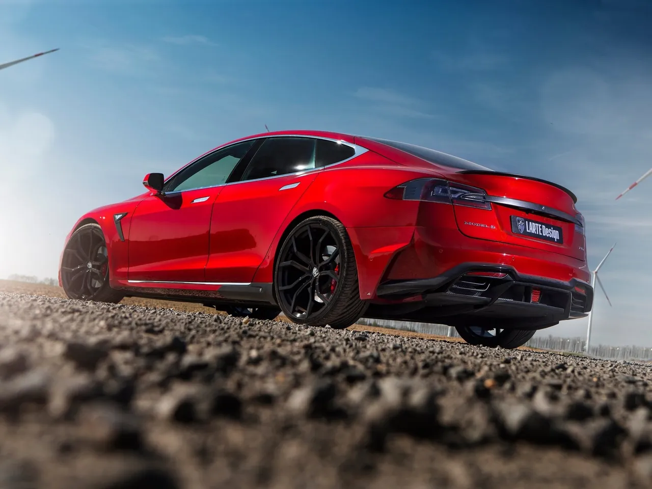 Larte Tesla Model S Elizabeta (2015) – zadní tříčtvrteční pohled