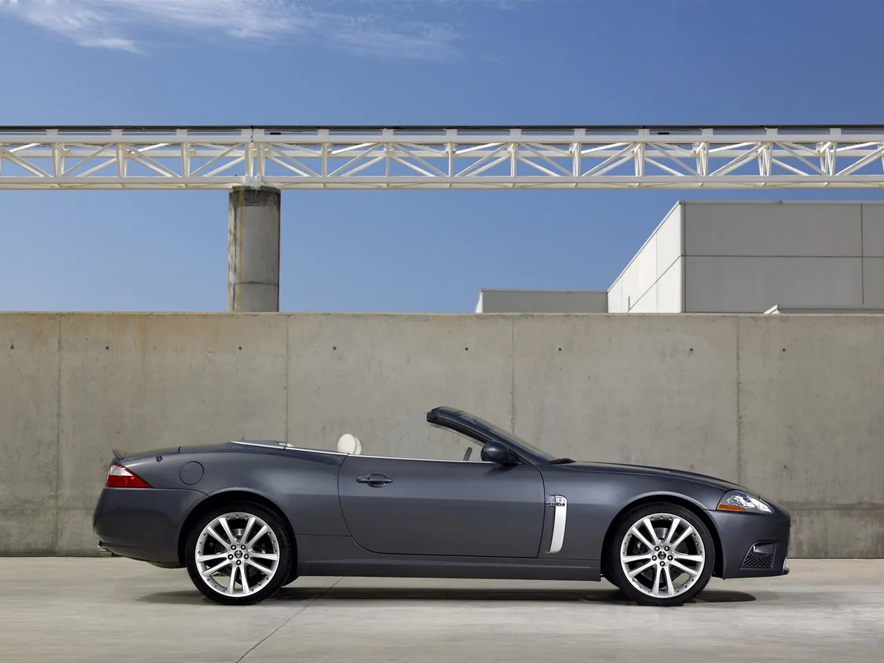Jaguar XKR Convertible (2007) – boční profil