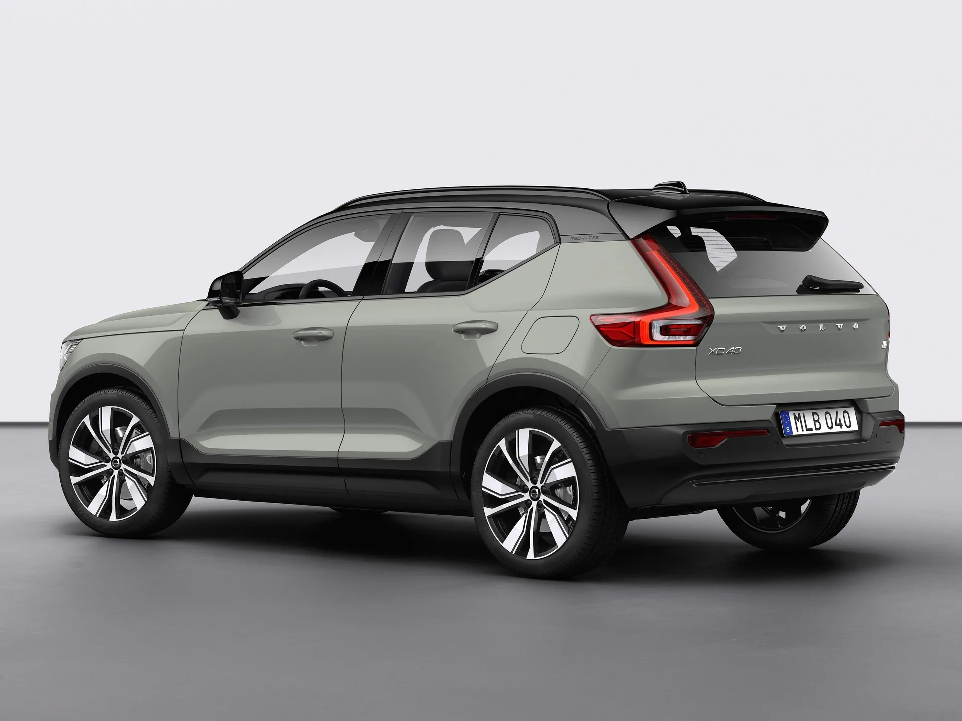 Volvo XC40 Recharge (2020) – zadní tříčtvrteční pohled