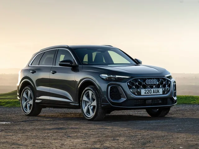 Audi Q5 e-hybrid [UK] (2026)