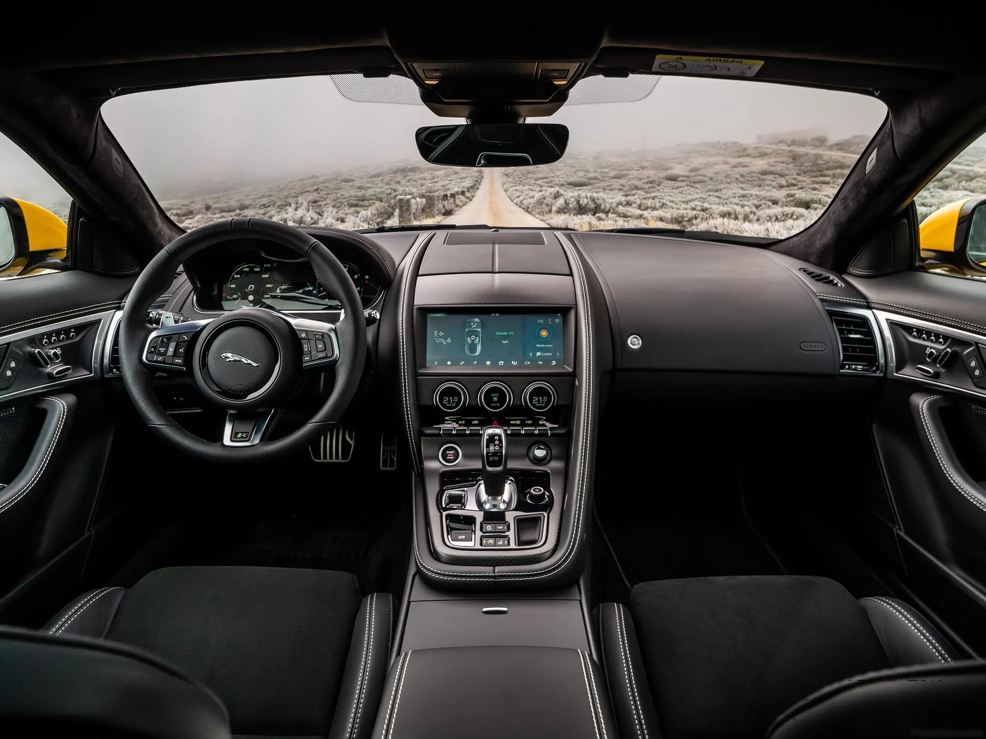 Jaguar F-Type (2021) – interiér