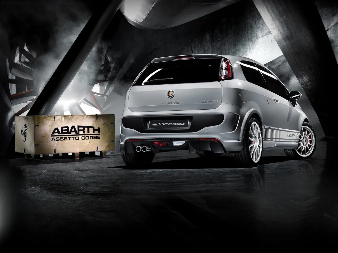 Fiat Punto Evo Abarth esseesse (2011) – zadní tříčtvrteční pohled