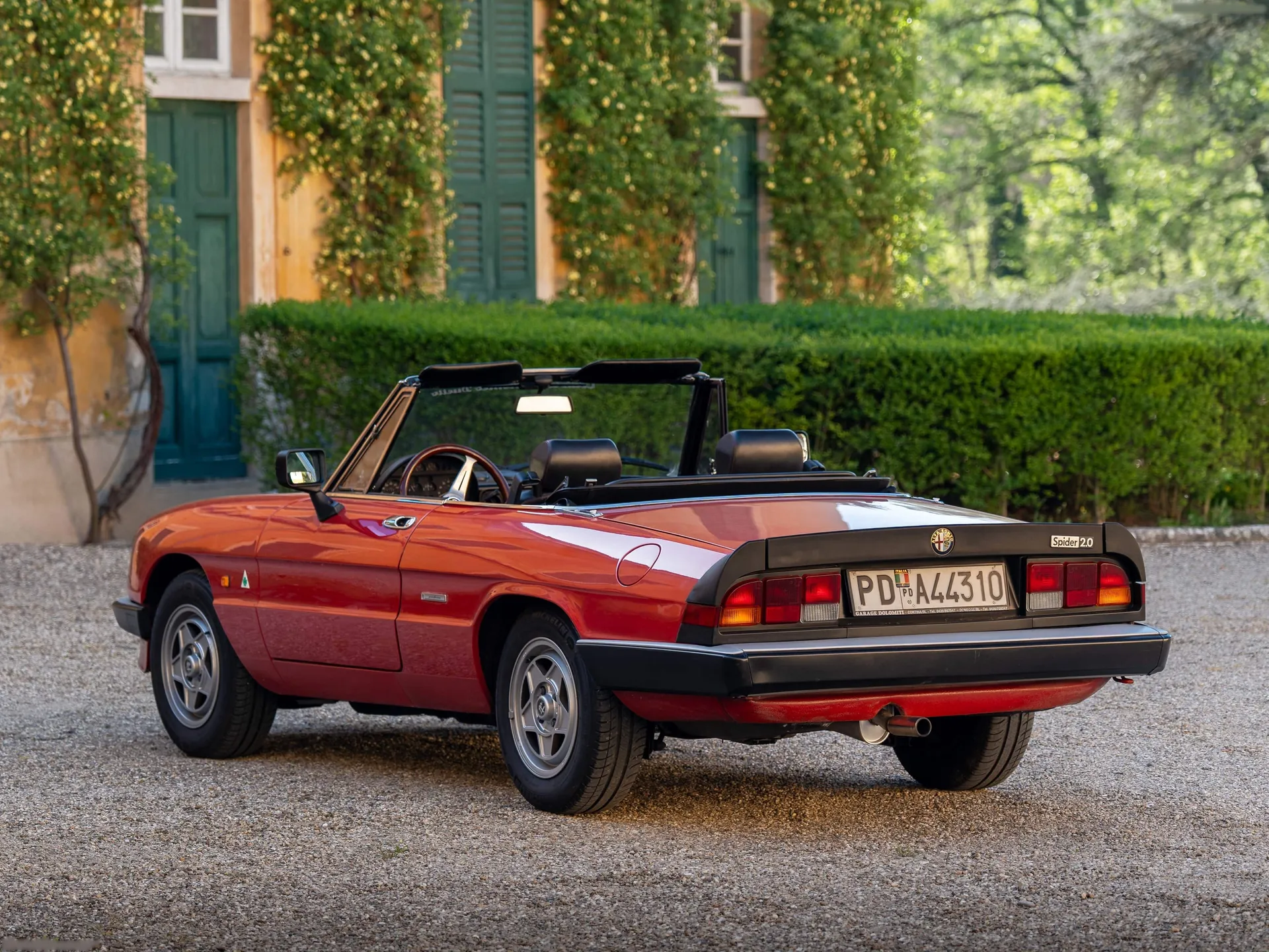 Alfa Romeo Spider (1983) – zadní tříčtvrteční pohled