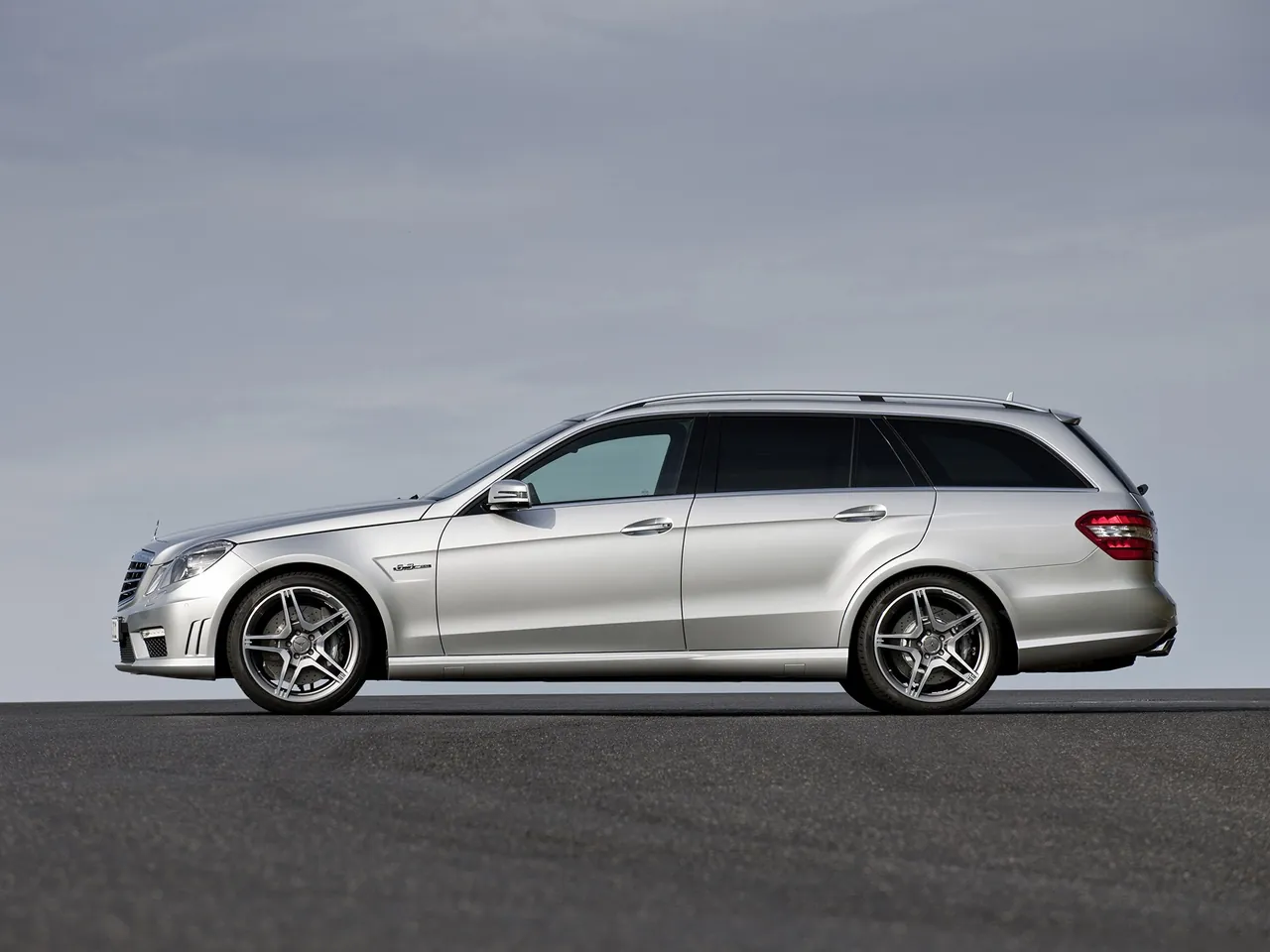 Mercedes-Benz E63 AMG Estate (2010) – boční profil