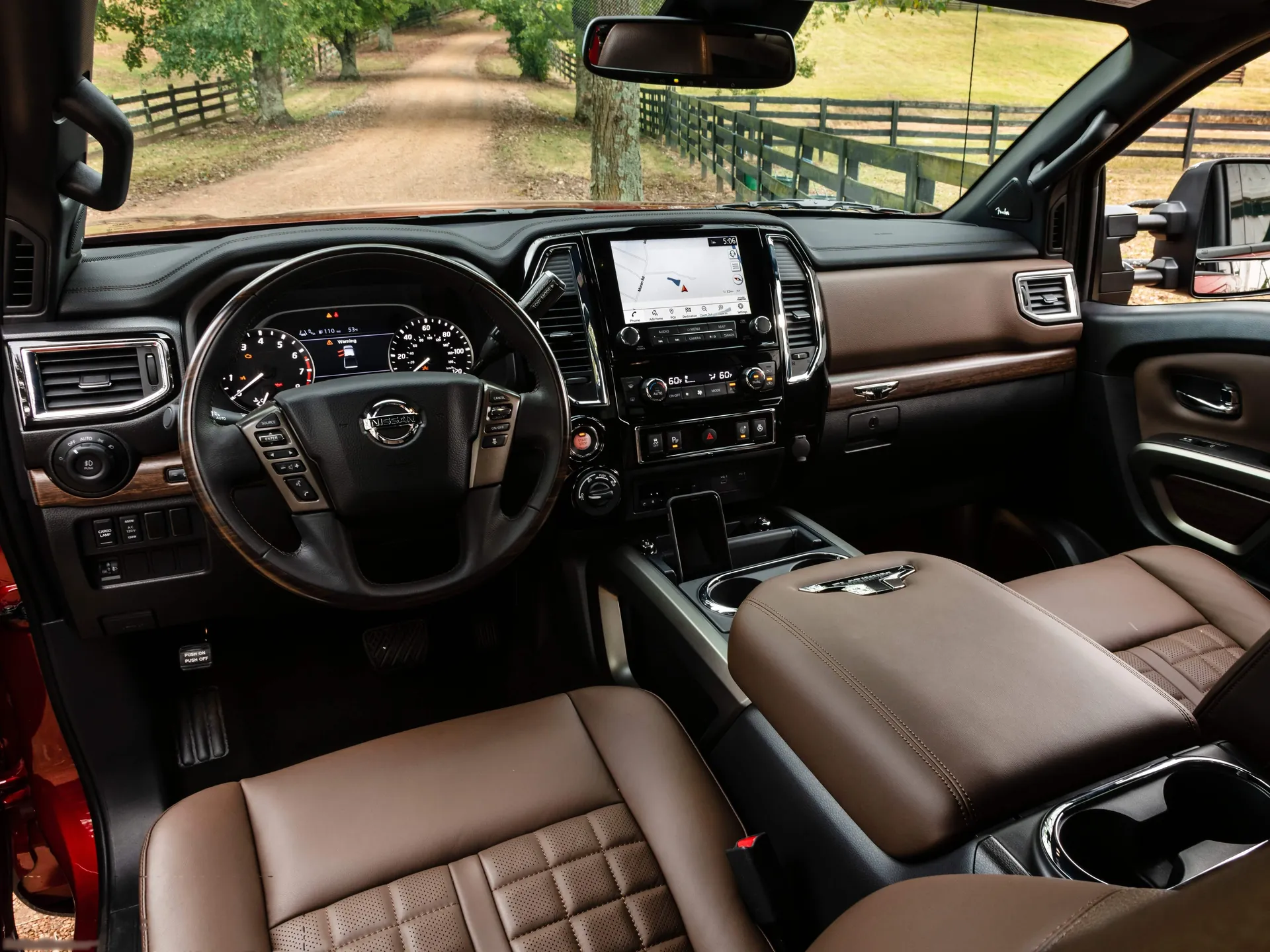 Nissan Titan XD (2020) – interiér