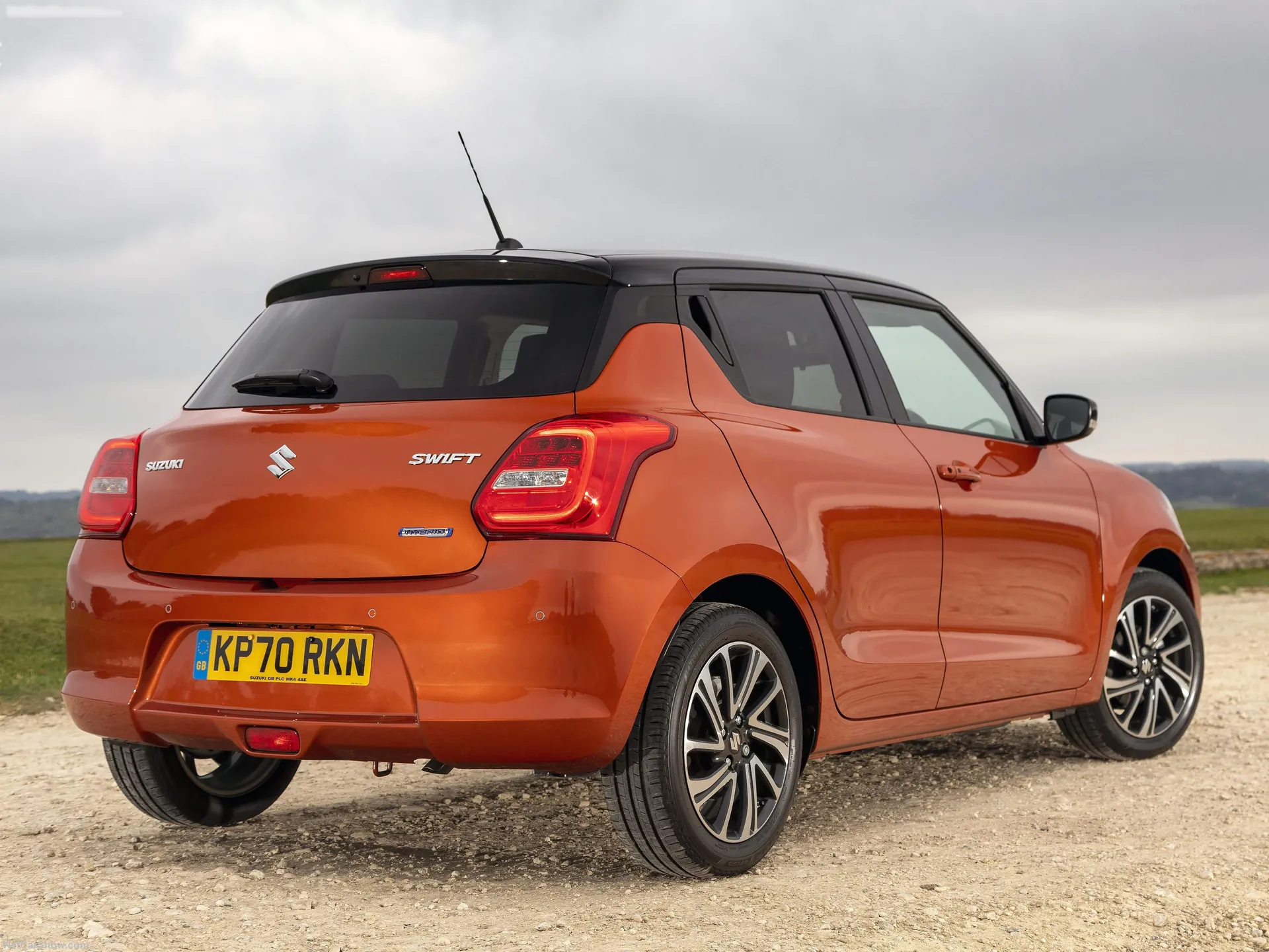Suzuki Swift [UK] (2021) – zadní tříčtvrteční pohled