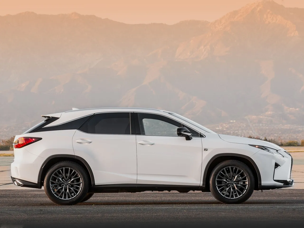 Lexus RX 350 F Sport (2016) - Side Profile