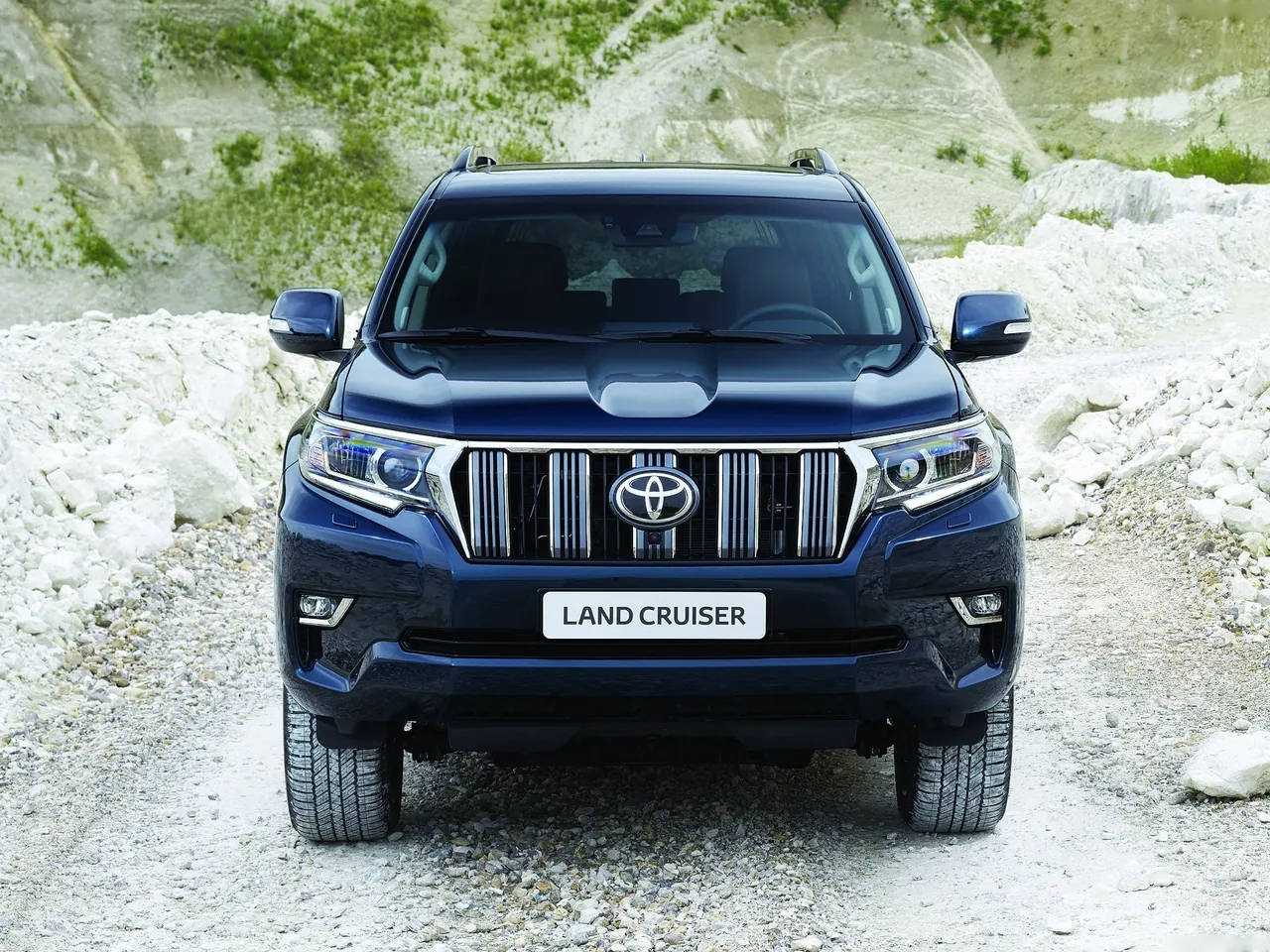 Toyota Land Cruiser (2018) - Front