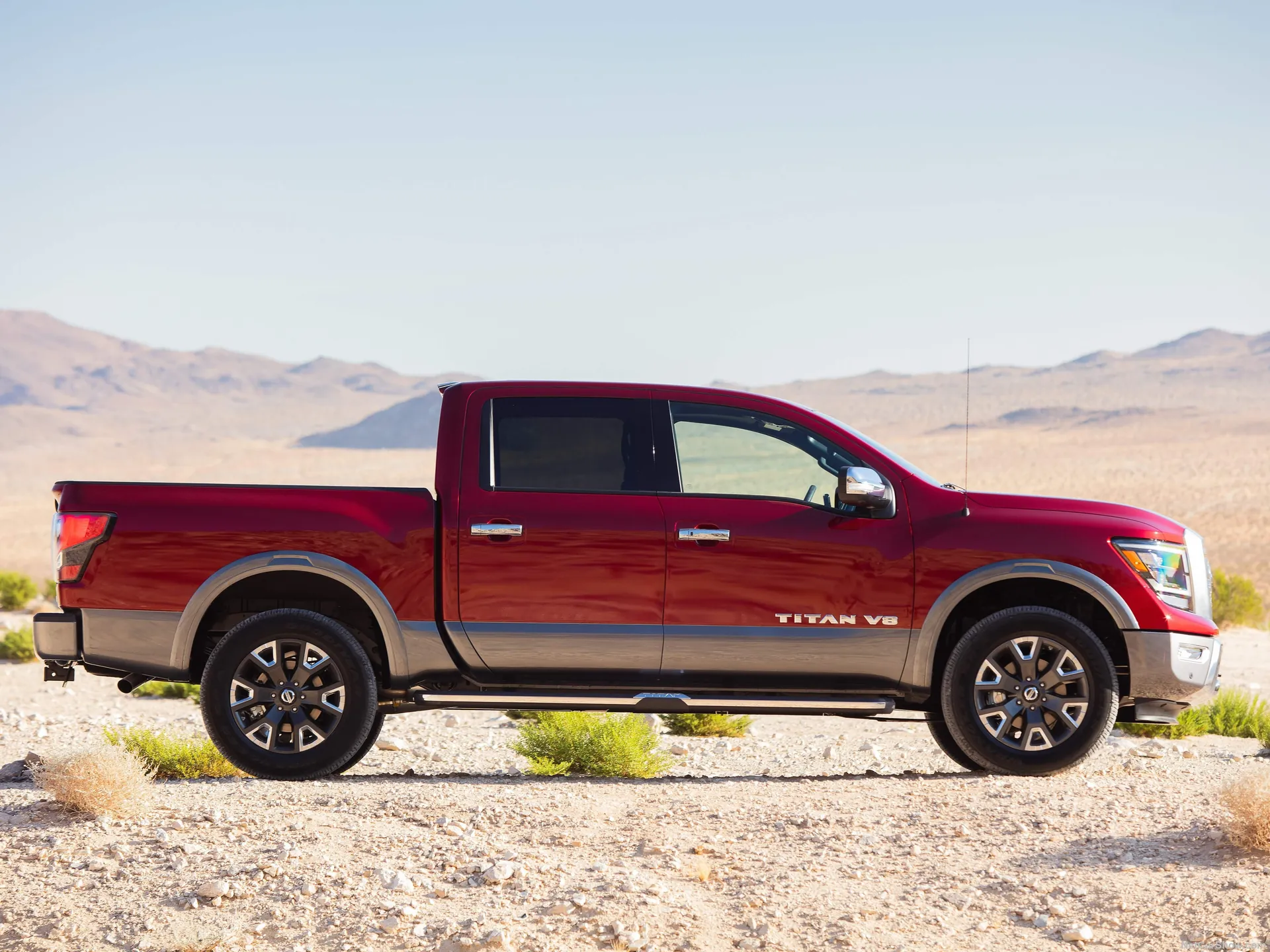 Nissan Titan (2020) – boční profil