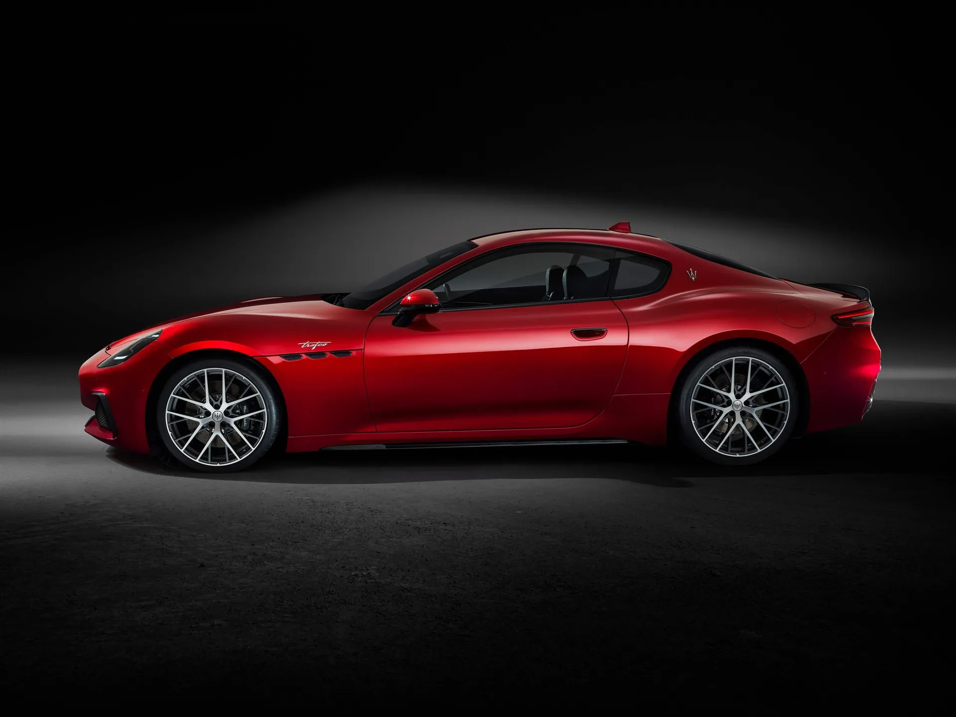 Maserati GranTurismo (2023) – boční profil