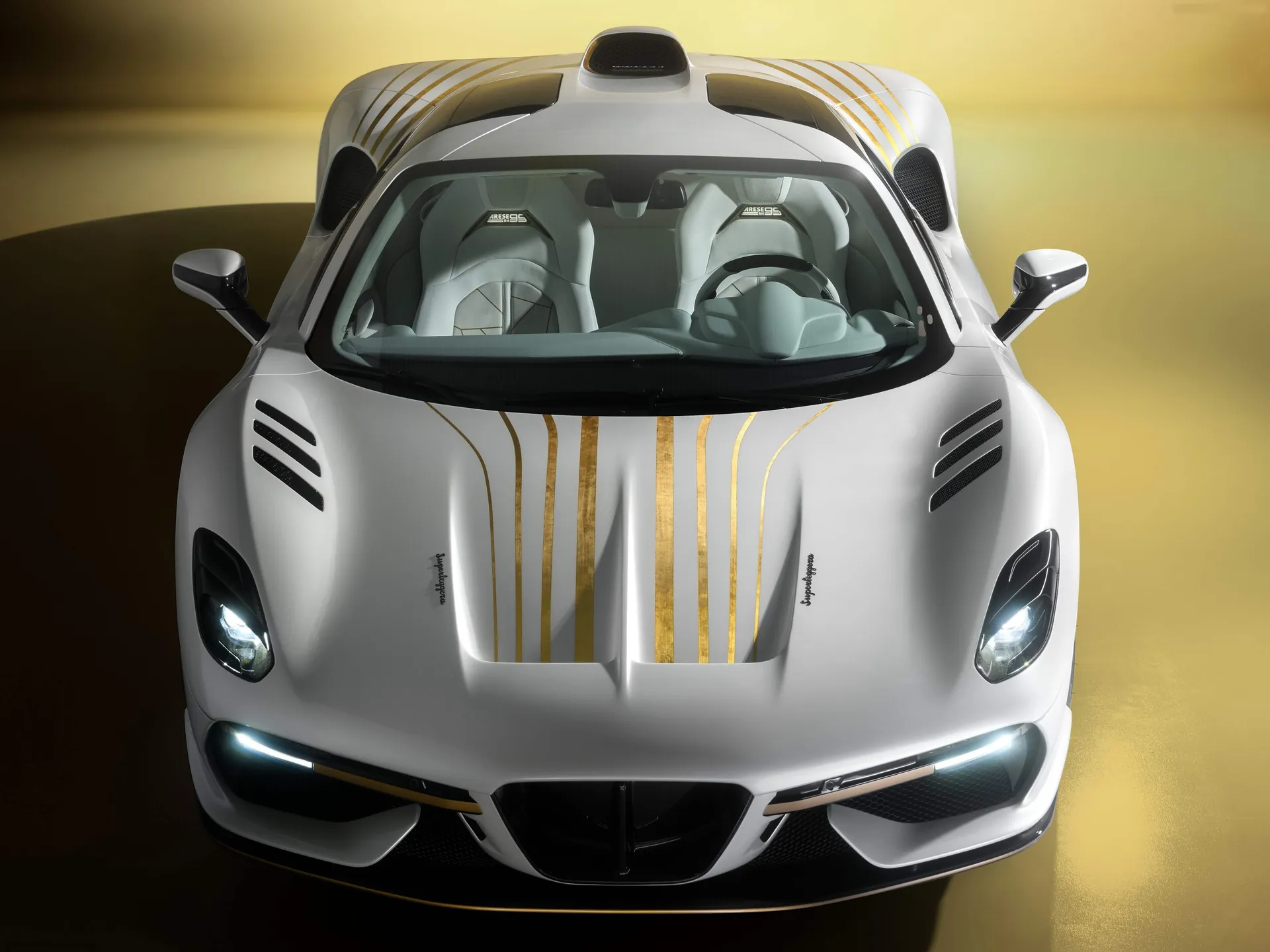 Touring Superleggera Arese RH95 Vento DOro (2024) – zepředu