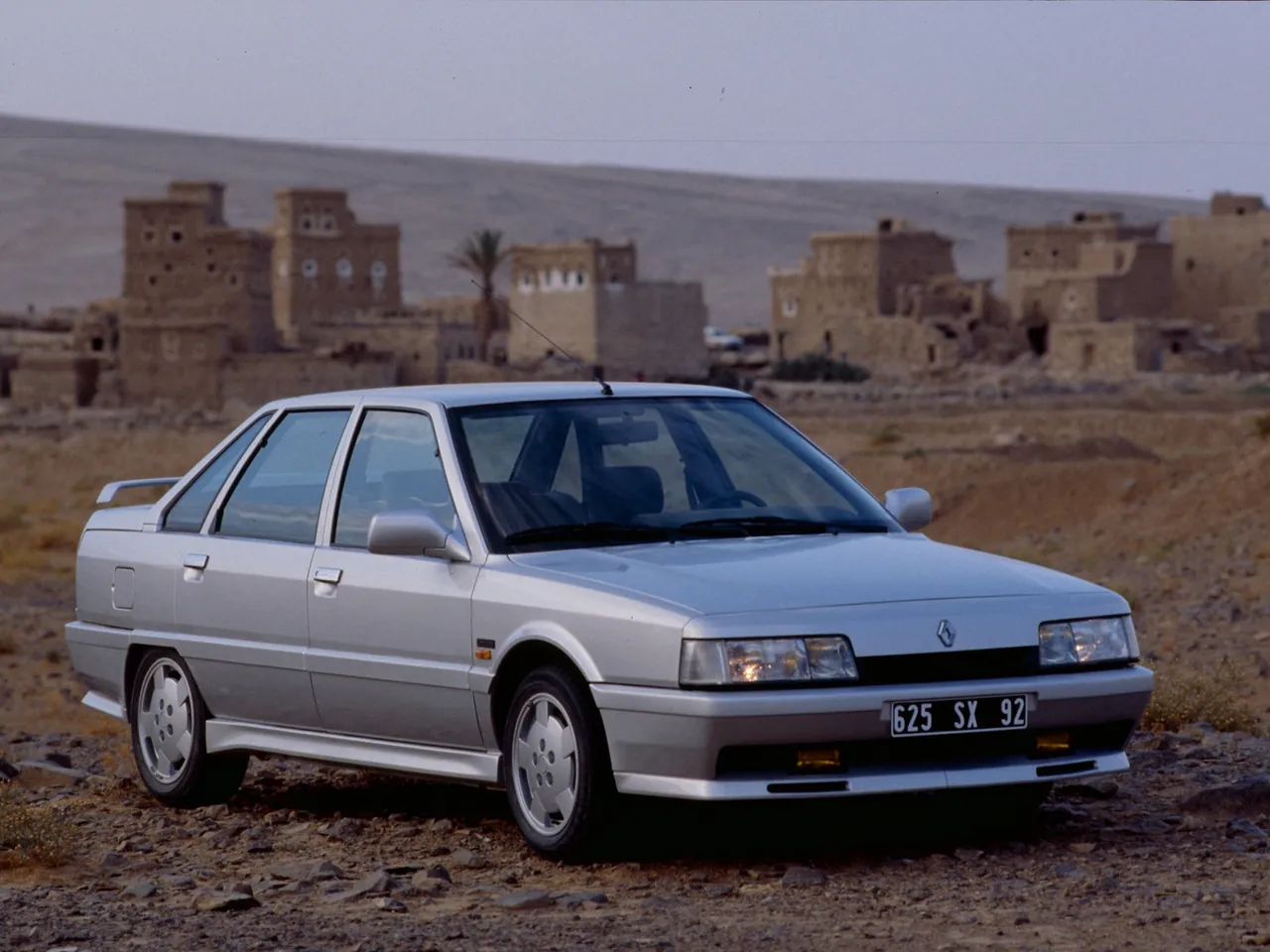 Renault 21 2.0 Turbo Quadra 4-door (1989)